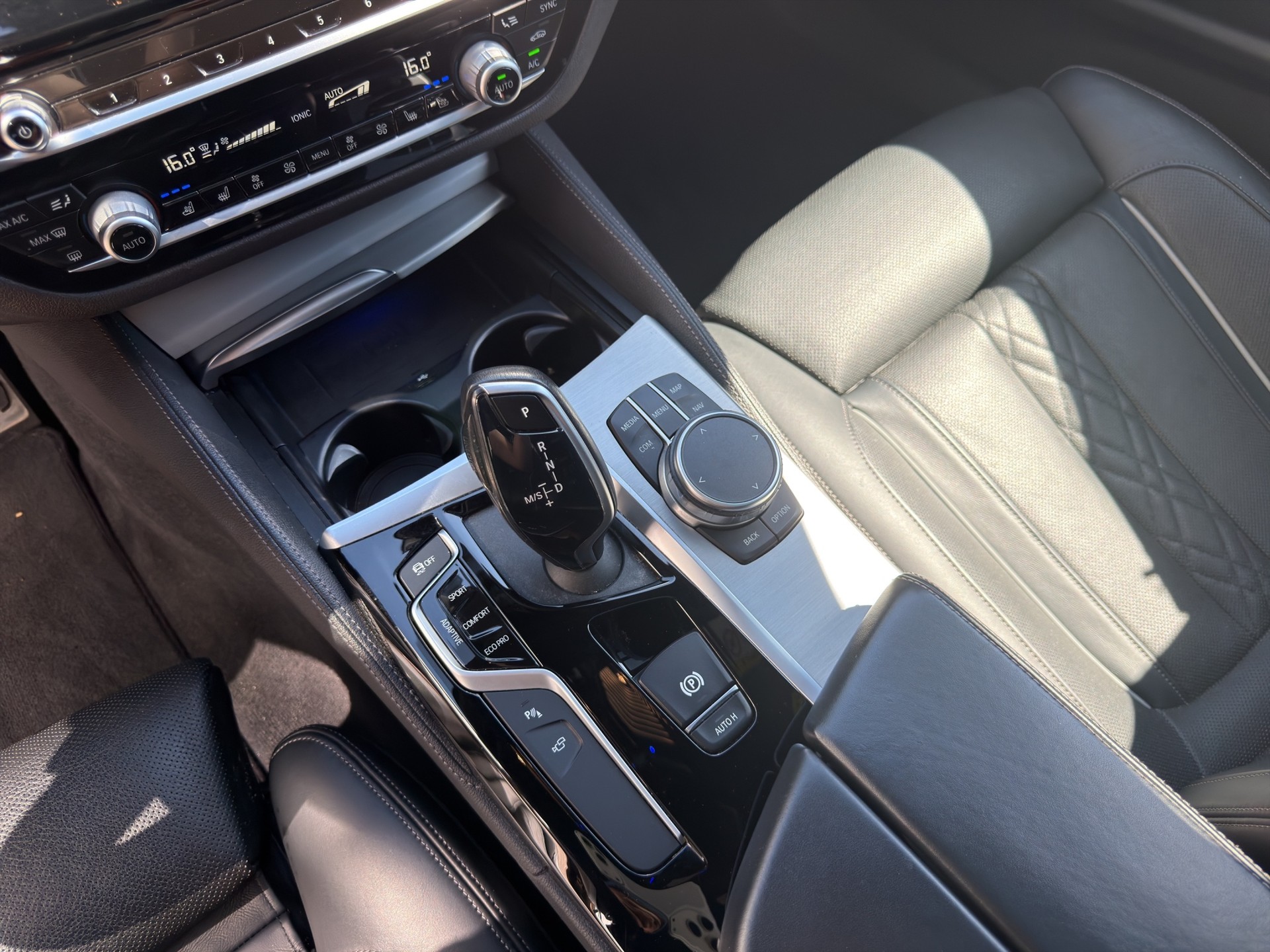 BMW 540i xDrive Touring Steptronic-image-13