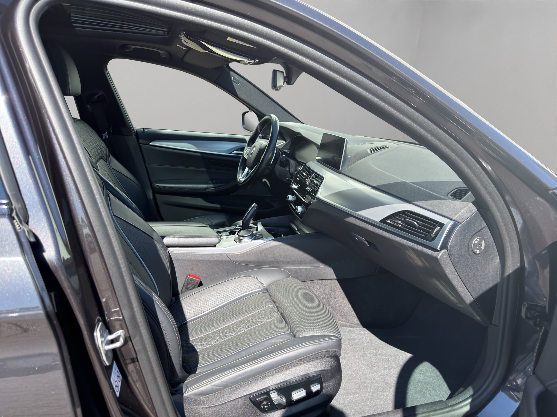 BMW 540i xDrive Touring Steptronic-image-18