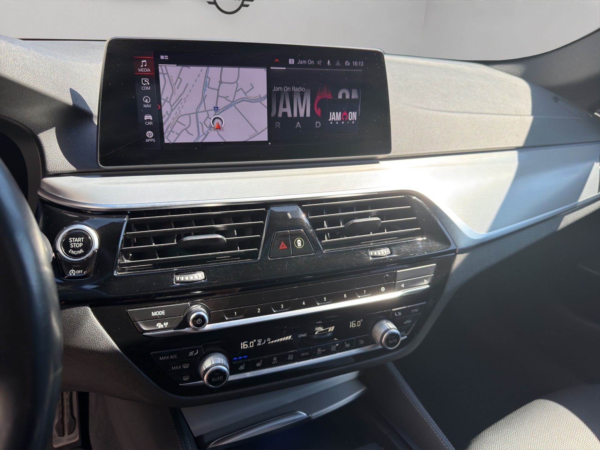 BMW 540i xDrive Touring Steptronic-image-14