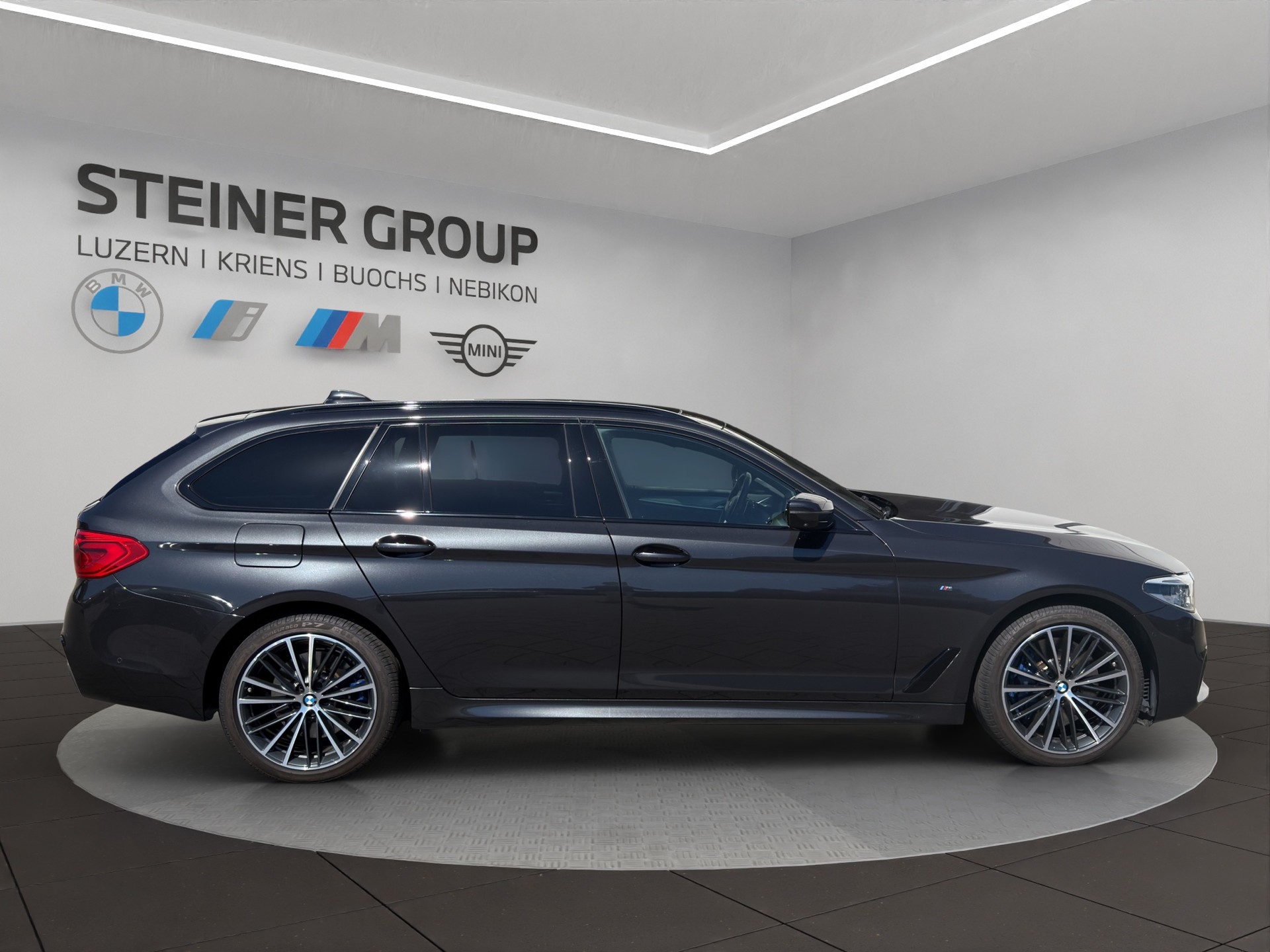 BMW 540i xDrive Touring Steptronic-image-3