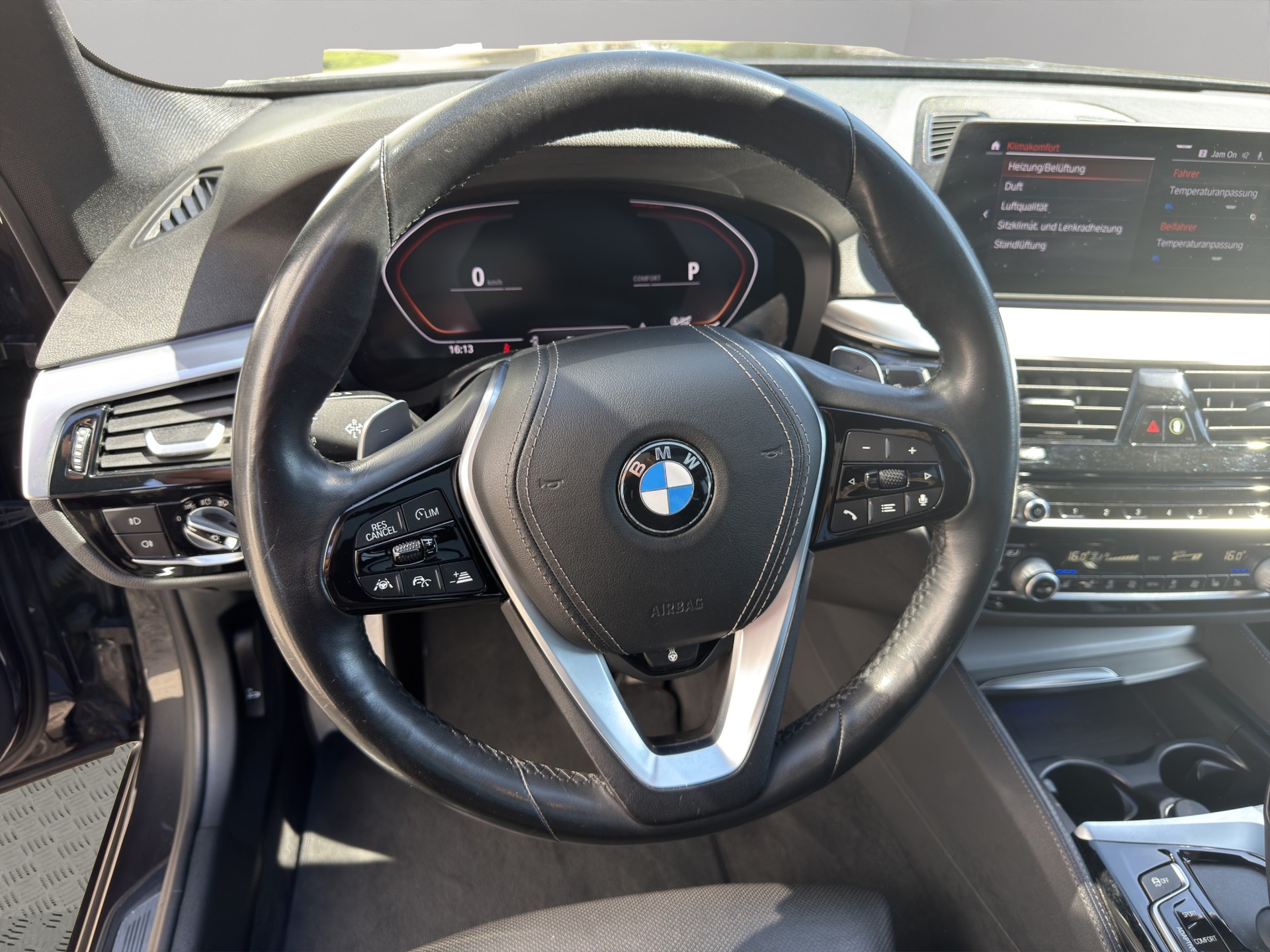 BMW 540i xDrive Touring Steptronic-image-11