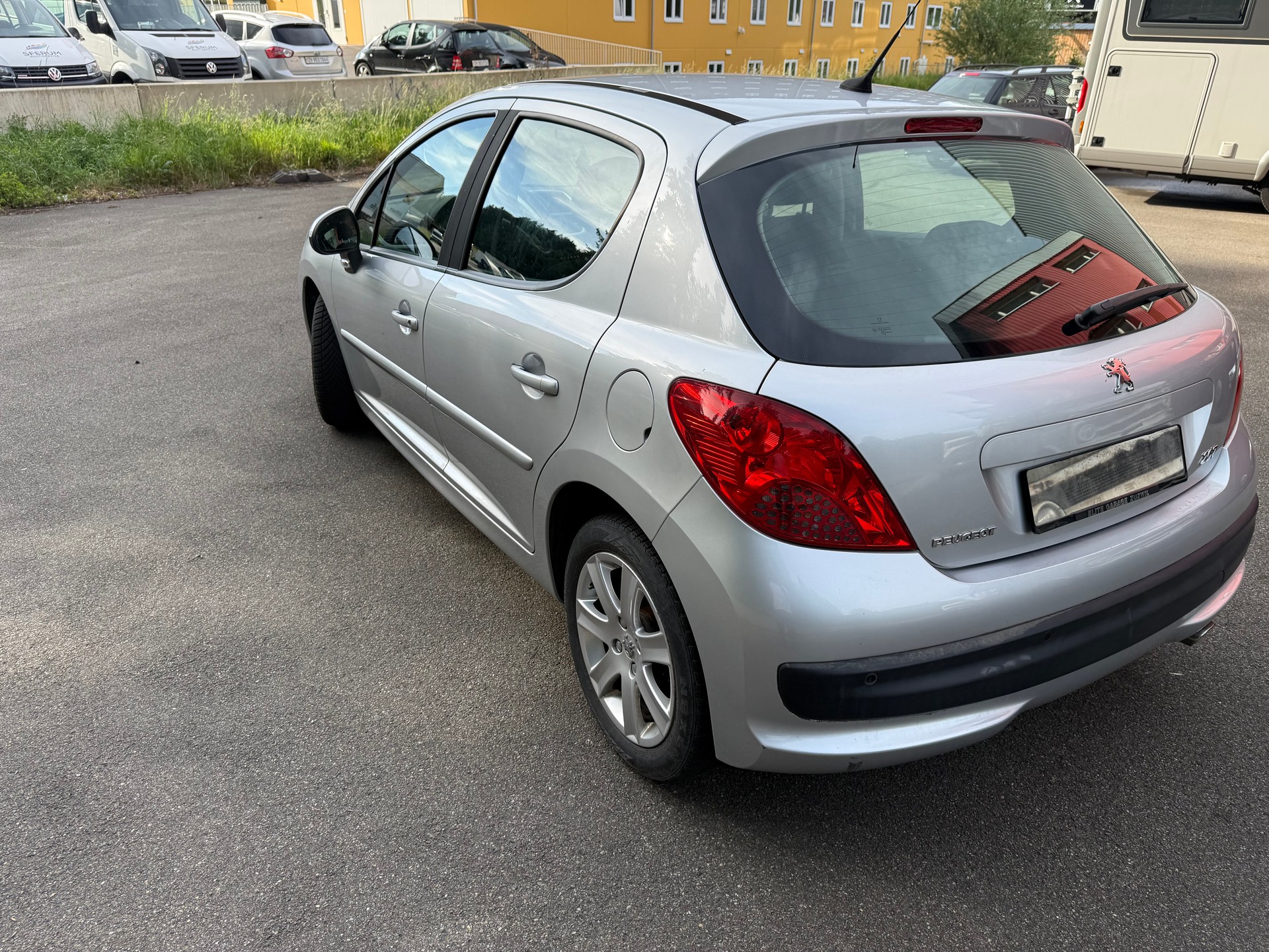 PEUGEOT 1.6 16V XS Premium-image-2