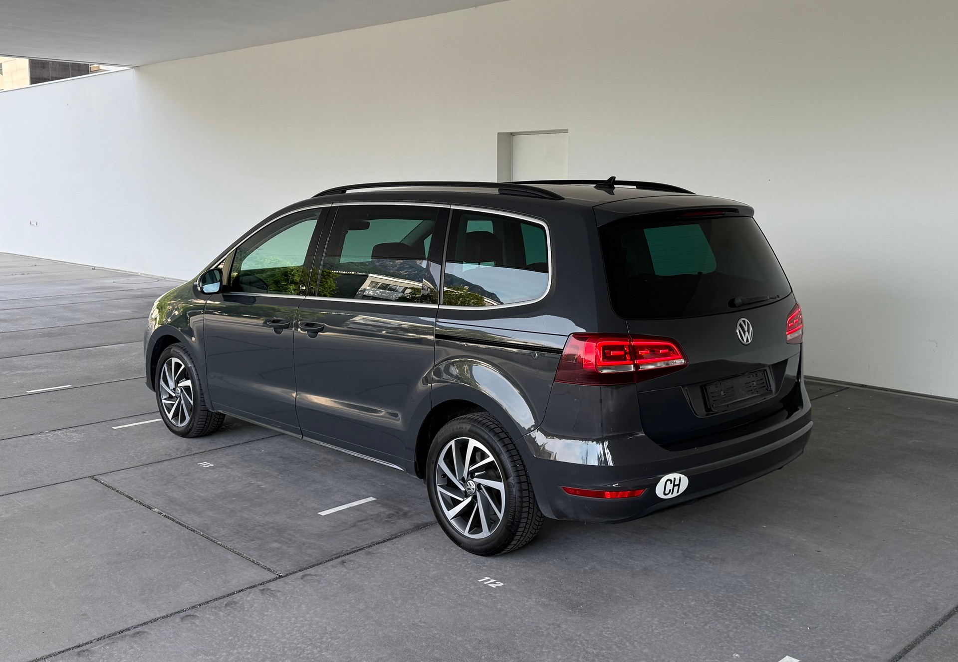 VW Sharan 2.0 TDI BMT Sound 4Motion DSG-image-2