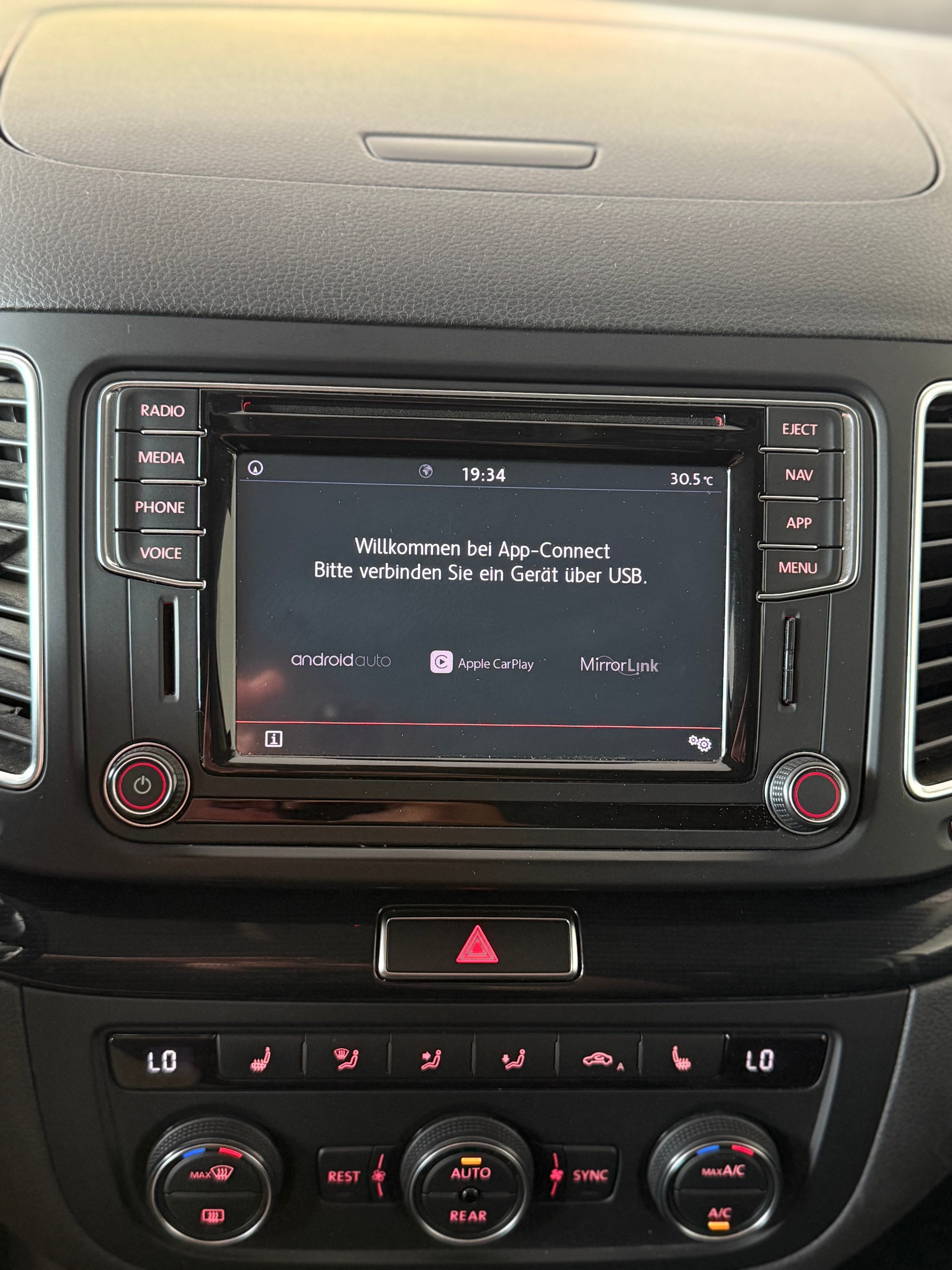 VW Sharan 2.0 TDI BMT Sound 4Motion DSG-image-15
