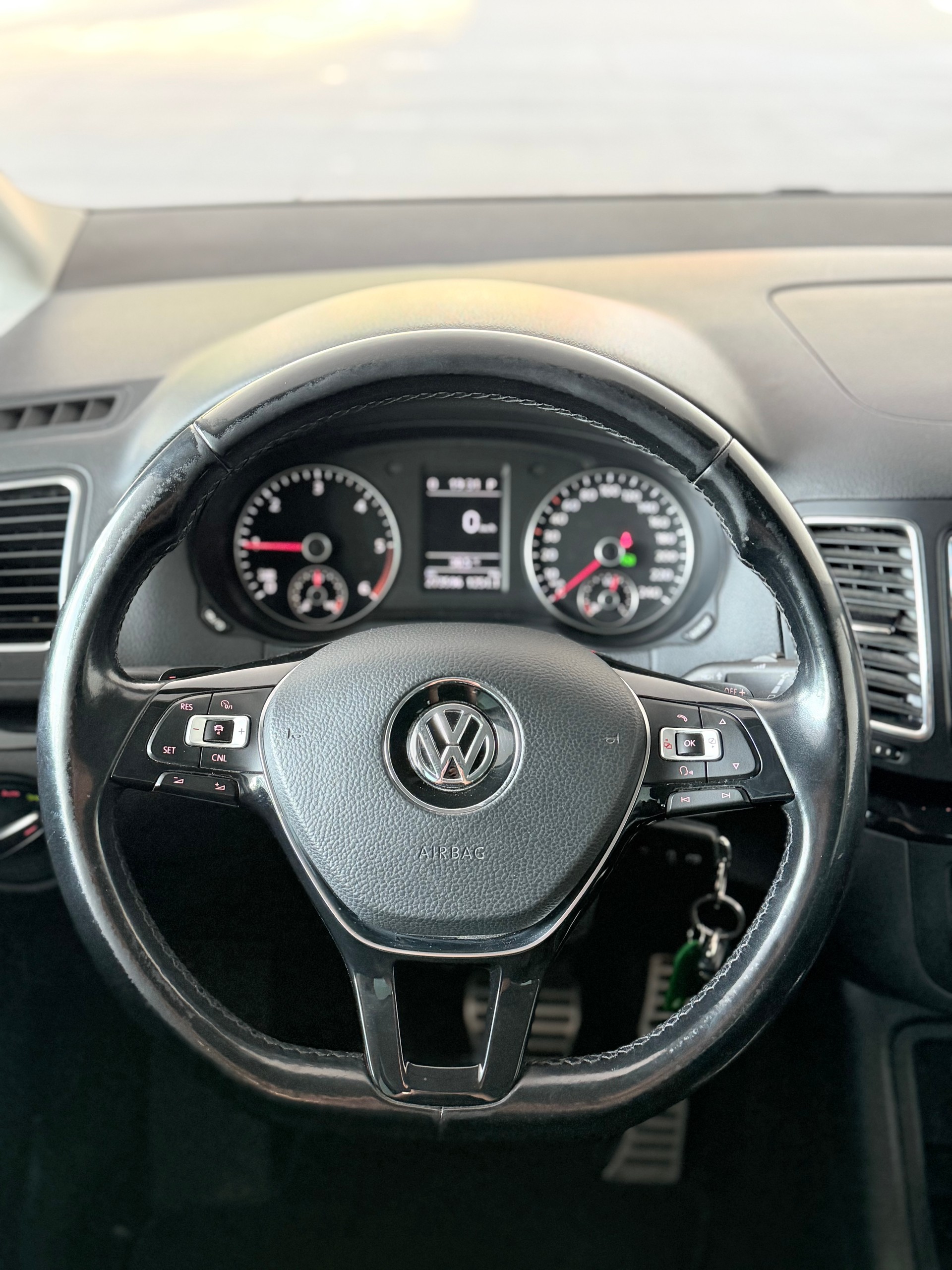 VW Sharan 2.0 TDI BMT Sound 4Motion DSG-image-10