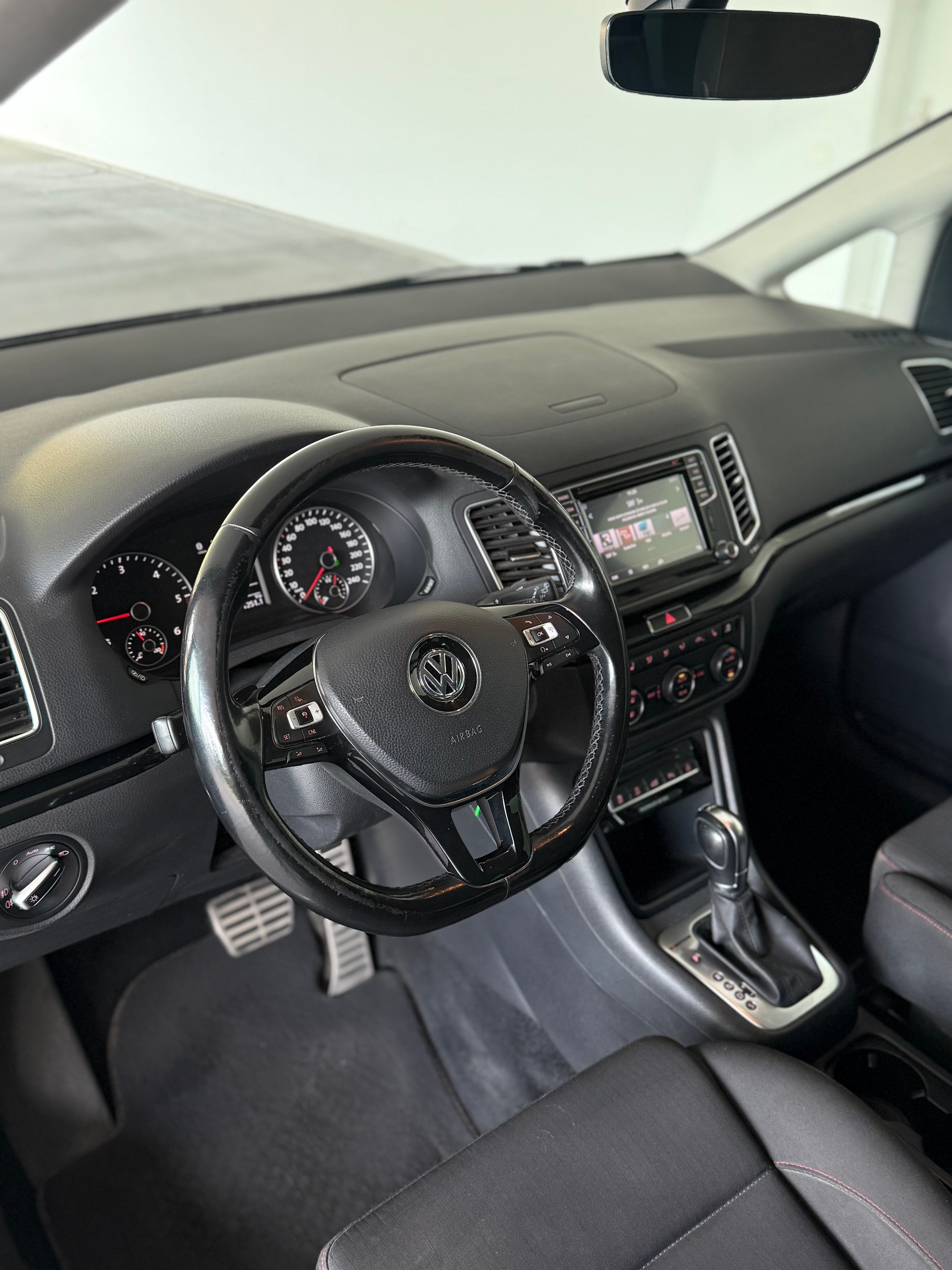 VW Sharan 2.0 TDI BMT Sound 4Motion DSG-image-9