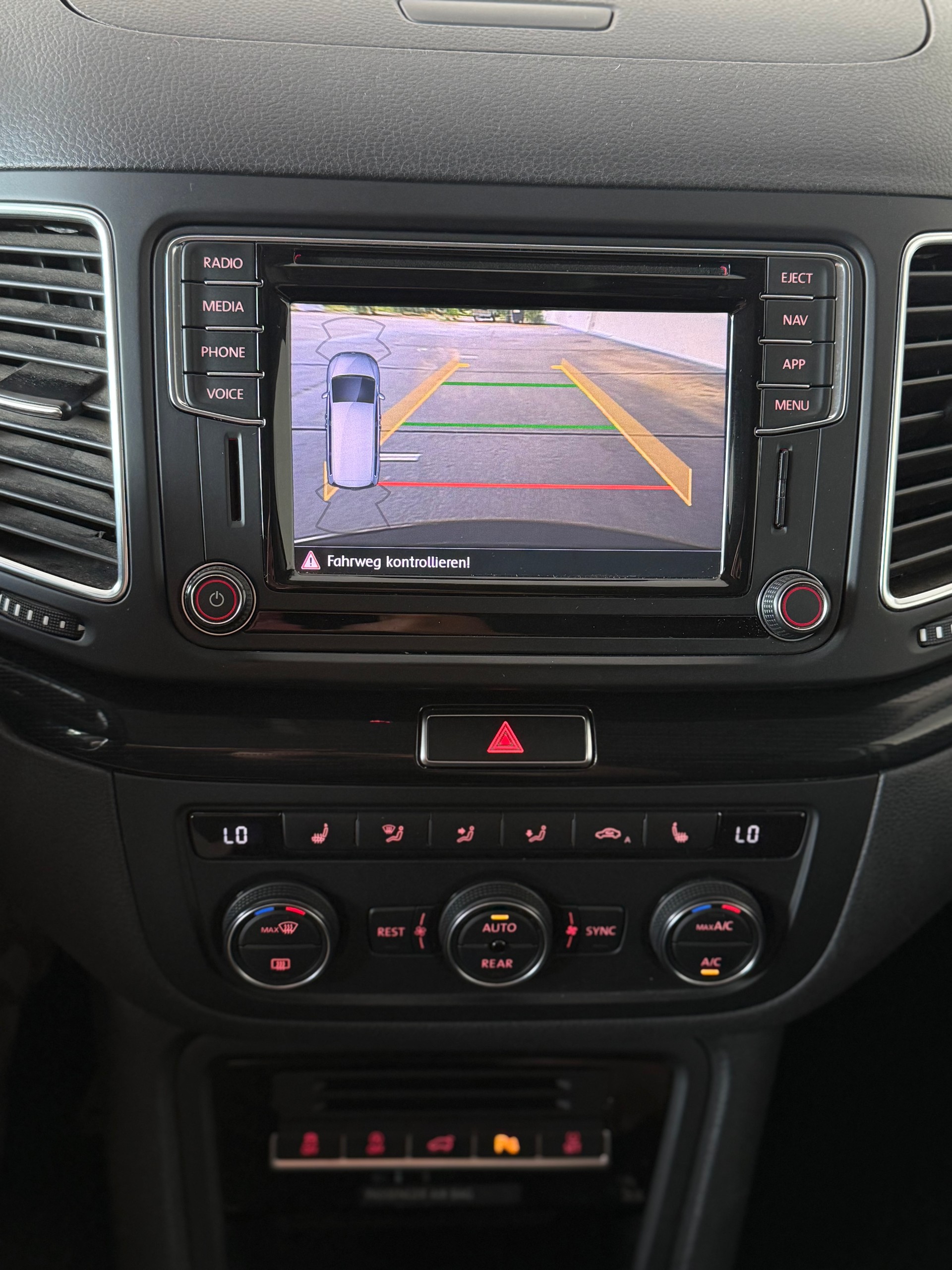 VW Sharan 2.0 TDI BMT Sound 4Motion DSG-image-14