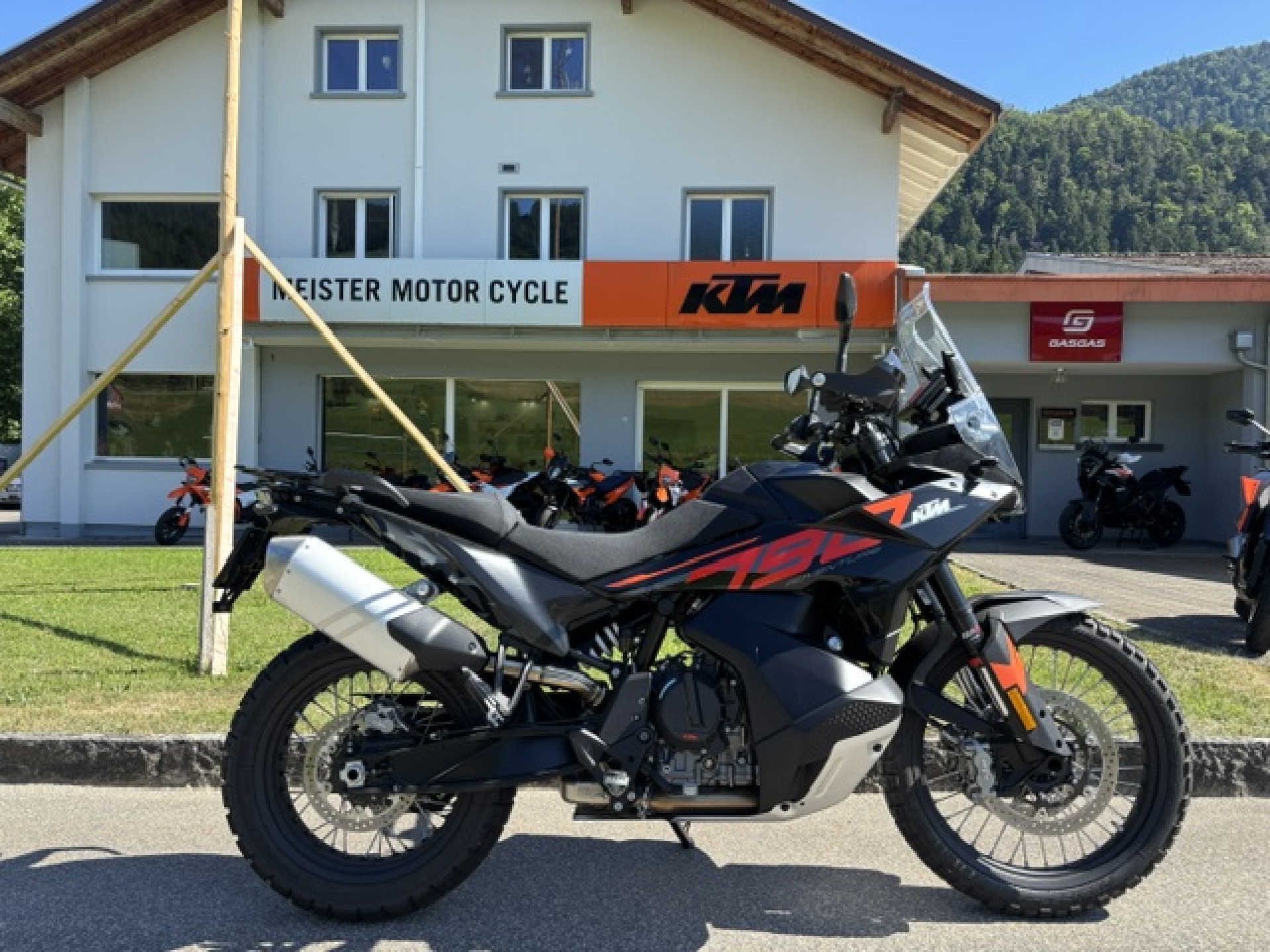 KTM 790 Adventure-image-1