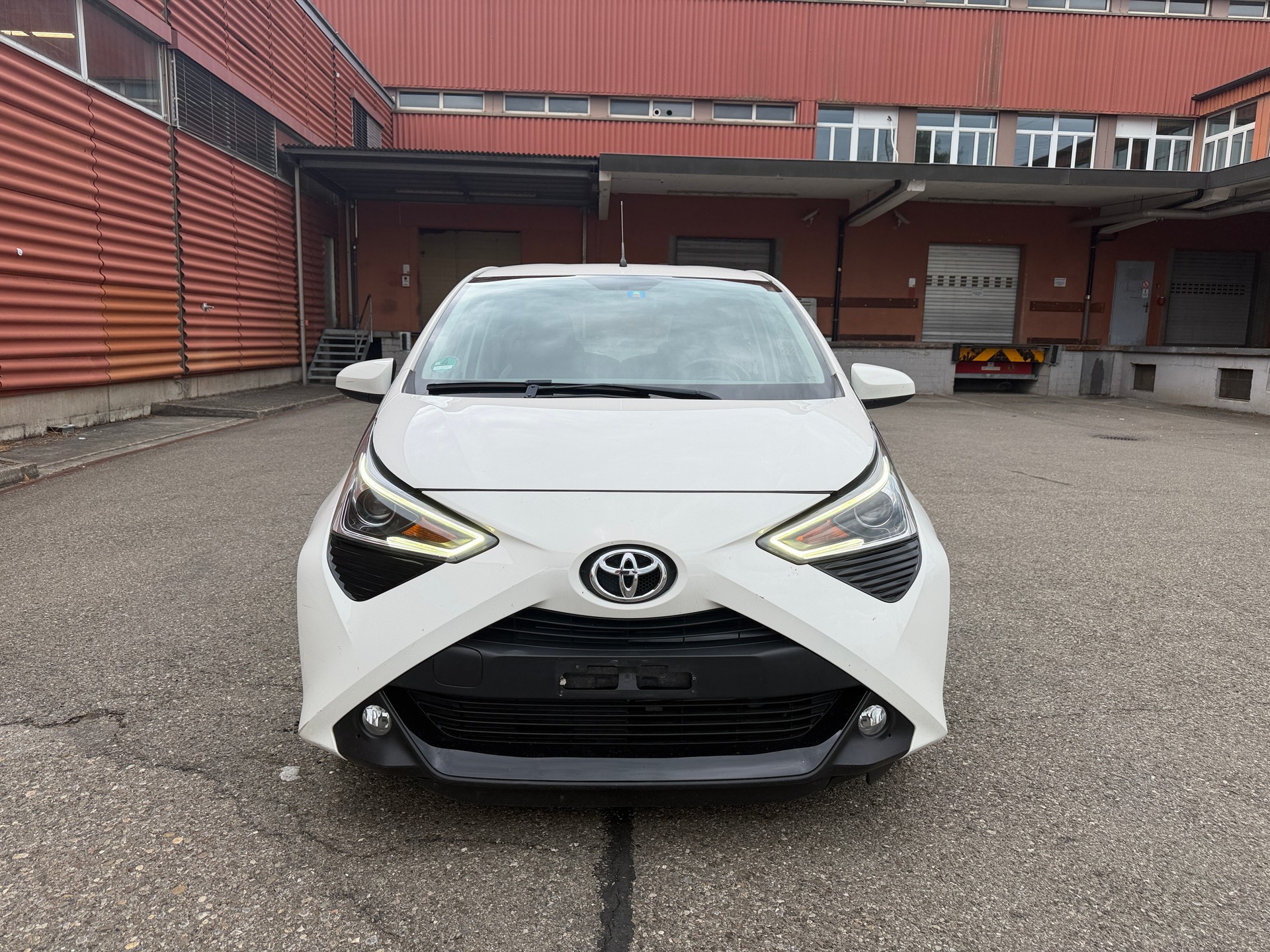 TOYOTA Aygo 1.0 VVT-i x-play X-shift-image-1