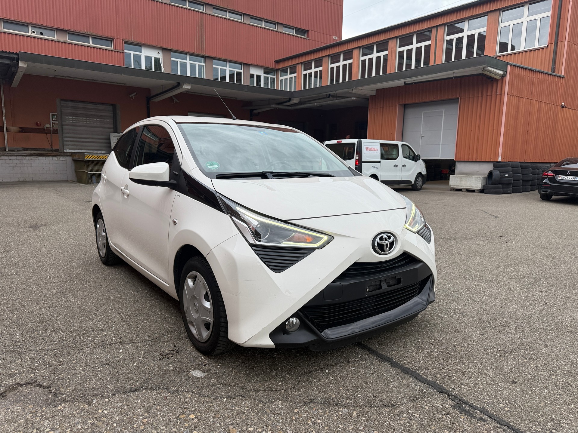 TOYOTA Aygo 1.0 VVT-i x-play X-shift-image-0