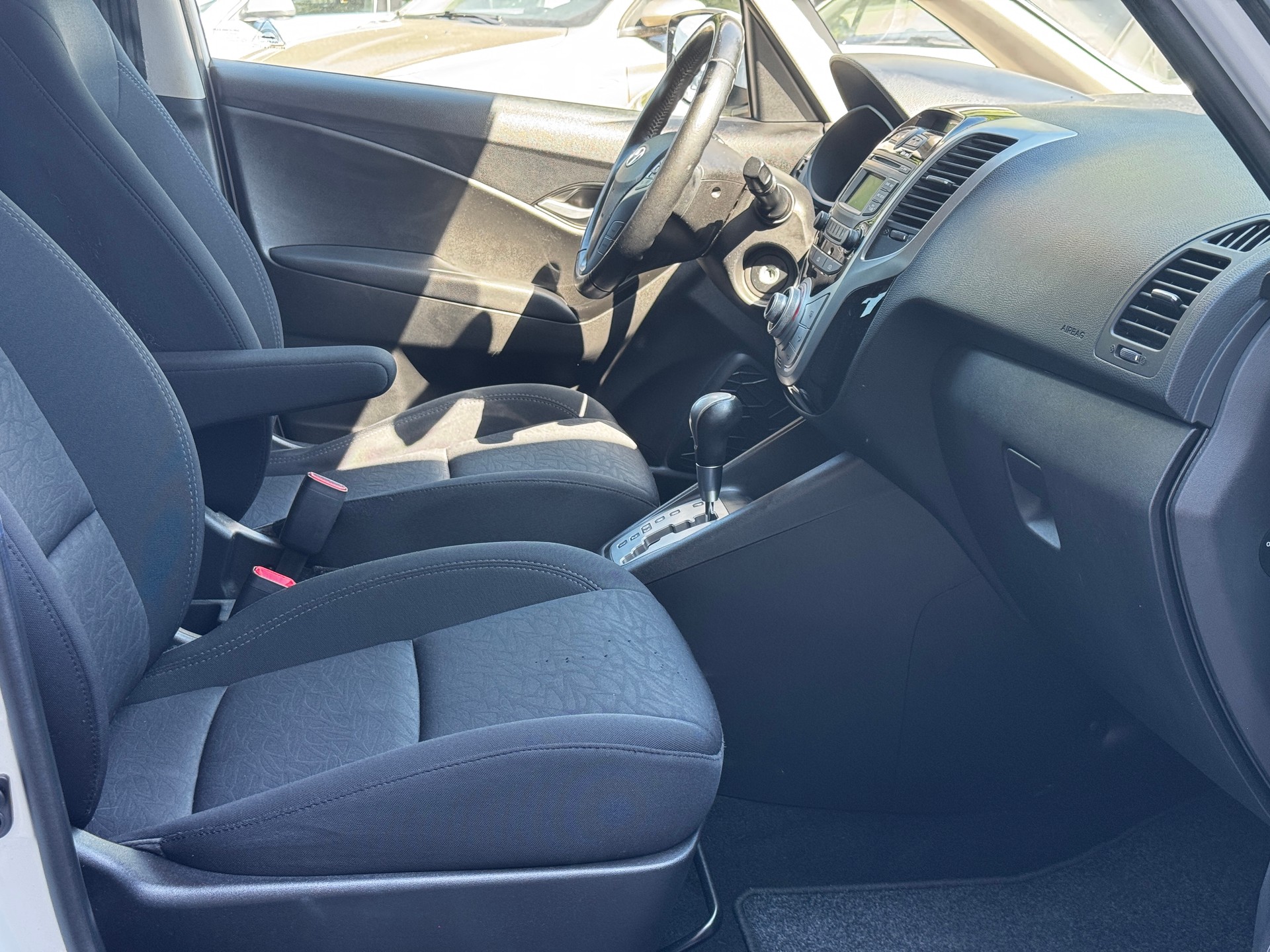 HYUNDAI iX20 1.6 Style Automatic-image-8