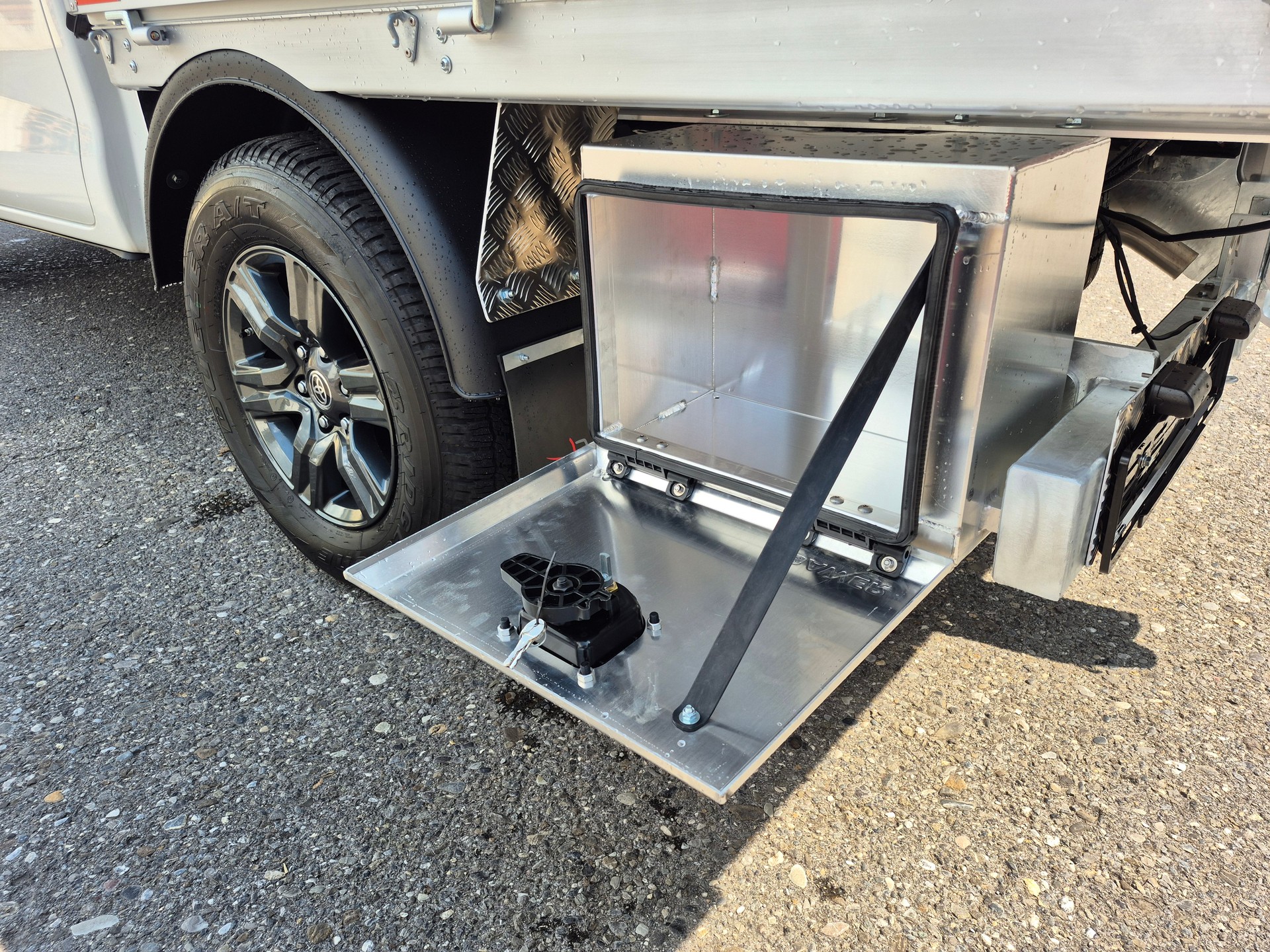 TOYOTA Hilux 2.4d Style Double Cab 4x4 A-image-13