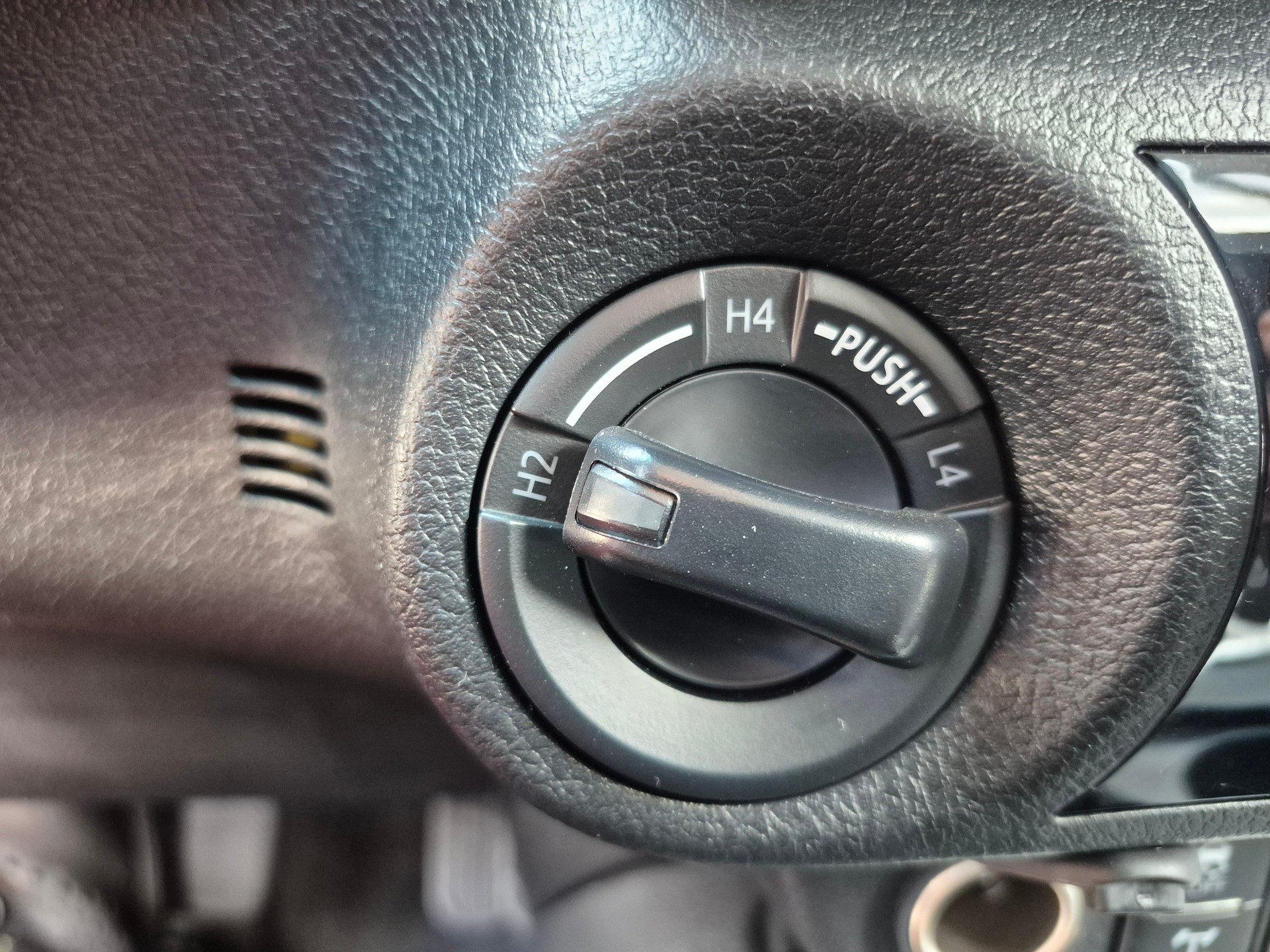 TOYOTA Hilux 2.4d Style Double Cab 4x4 A-image-28