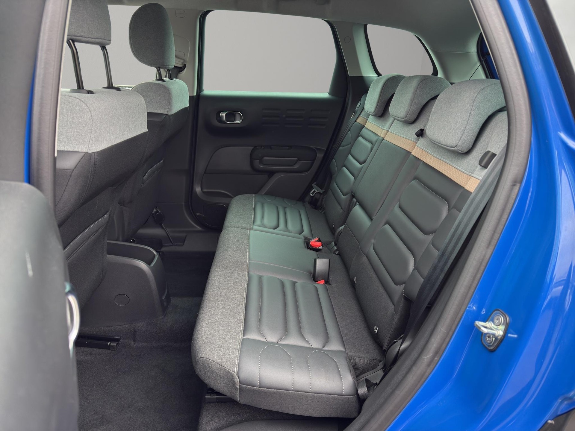 CITROEN C3 Aircross 1.2 PureTech 130 Swiss Edition-image-7