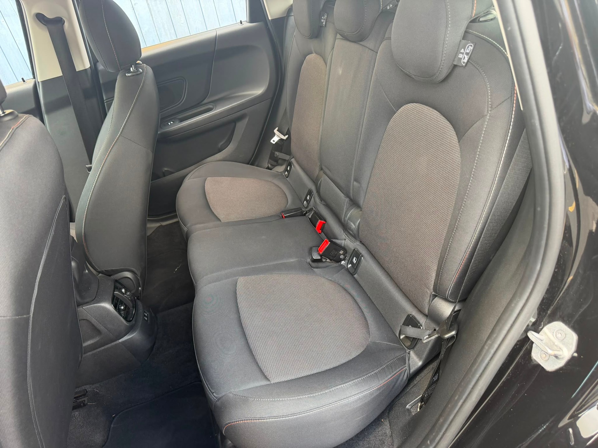 MINI Countryman One D FWD-image-11