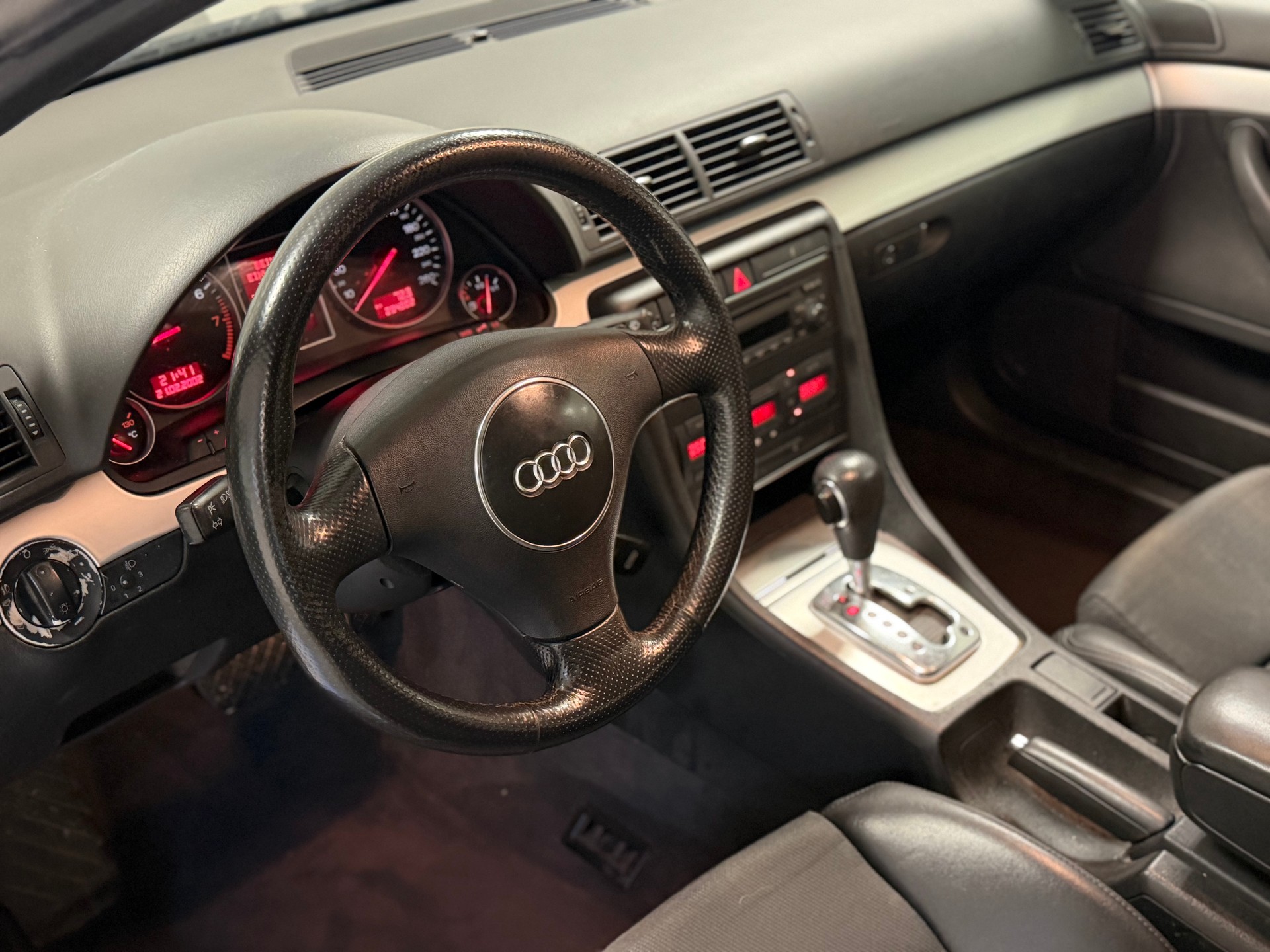 AUDI A4 Avant 1.8 T-image-18