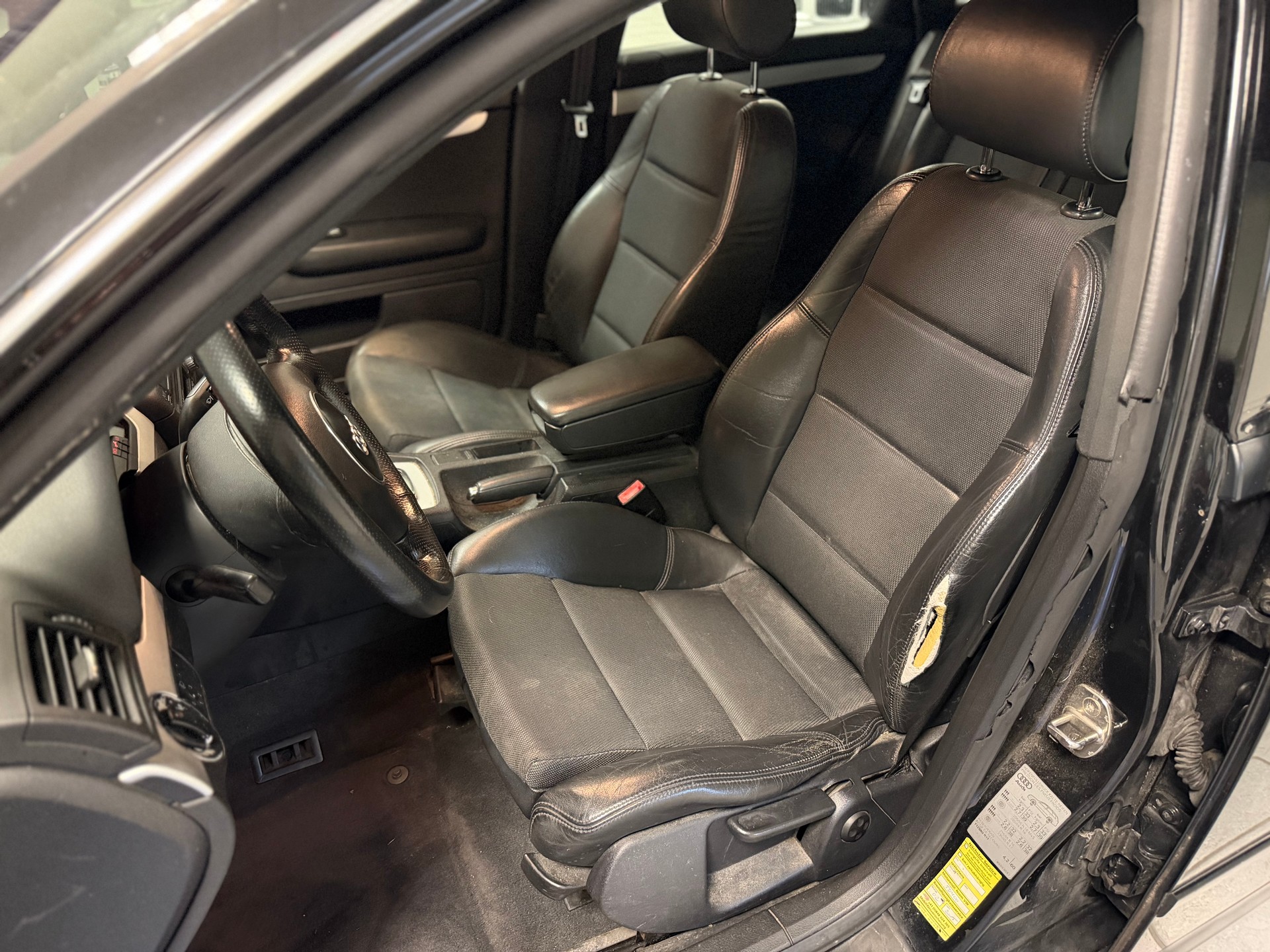 AUDI A4 Avant 1.8 T-image-14