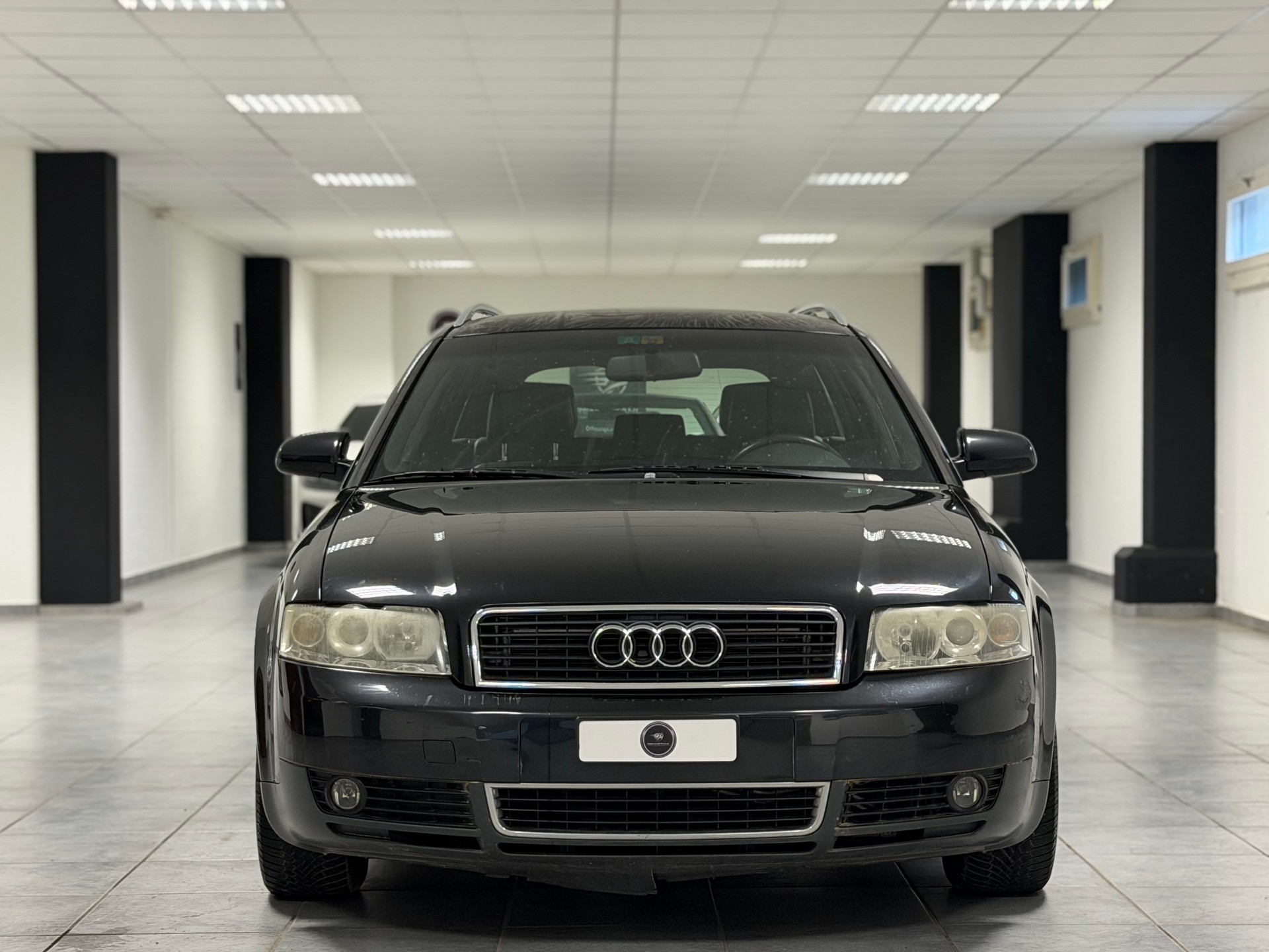 AUDI A4 Avant 1.8 T-image-2