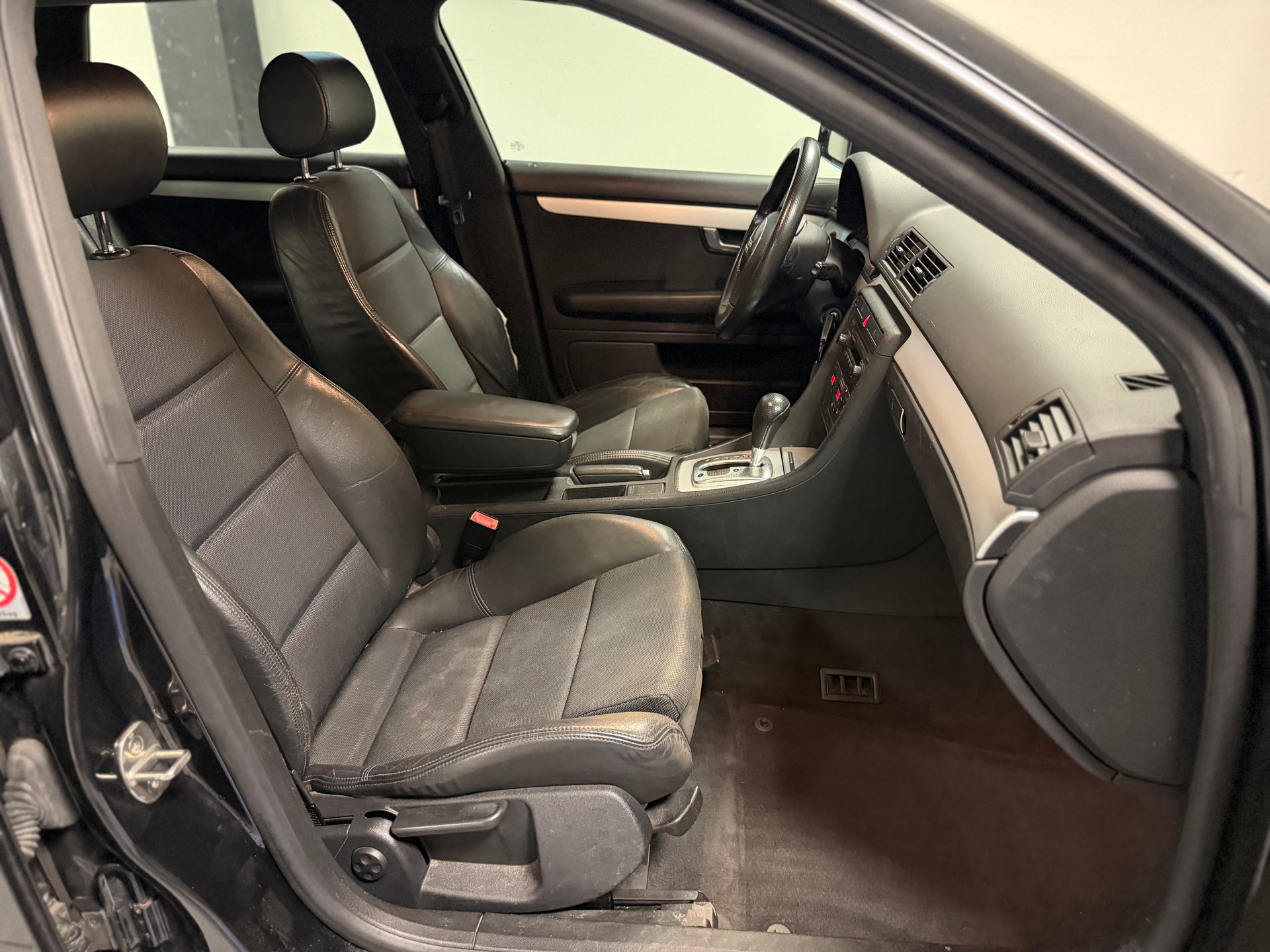 AUDI A4 Avant 1.8 T-image-21