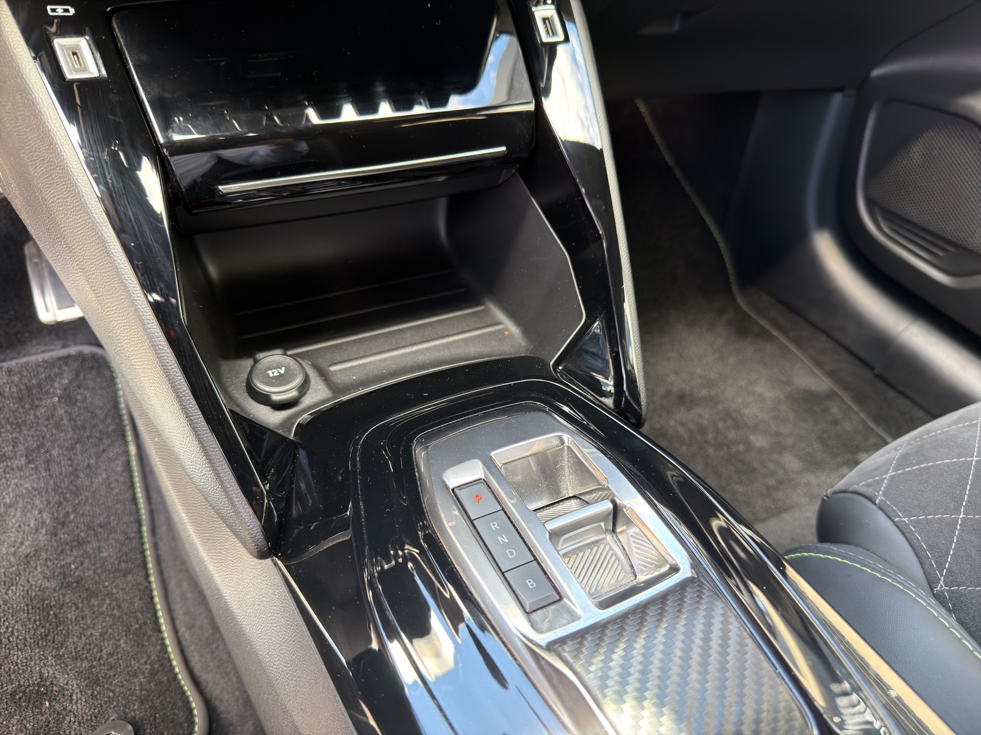 PEUGEOT 208 Elektrik GT Pack-image-10