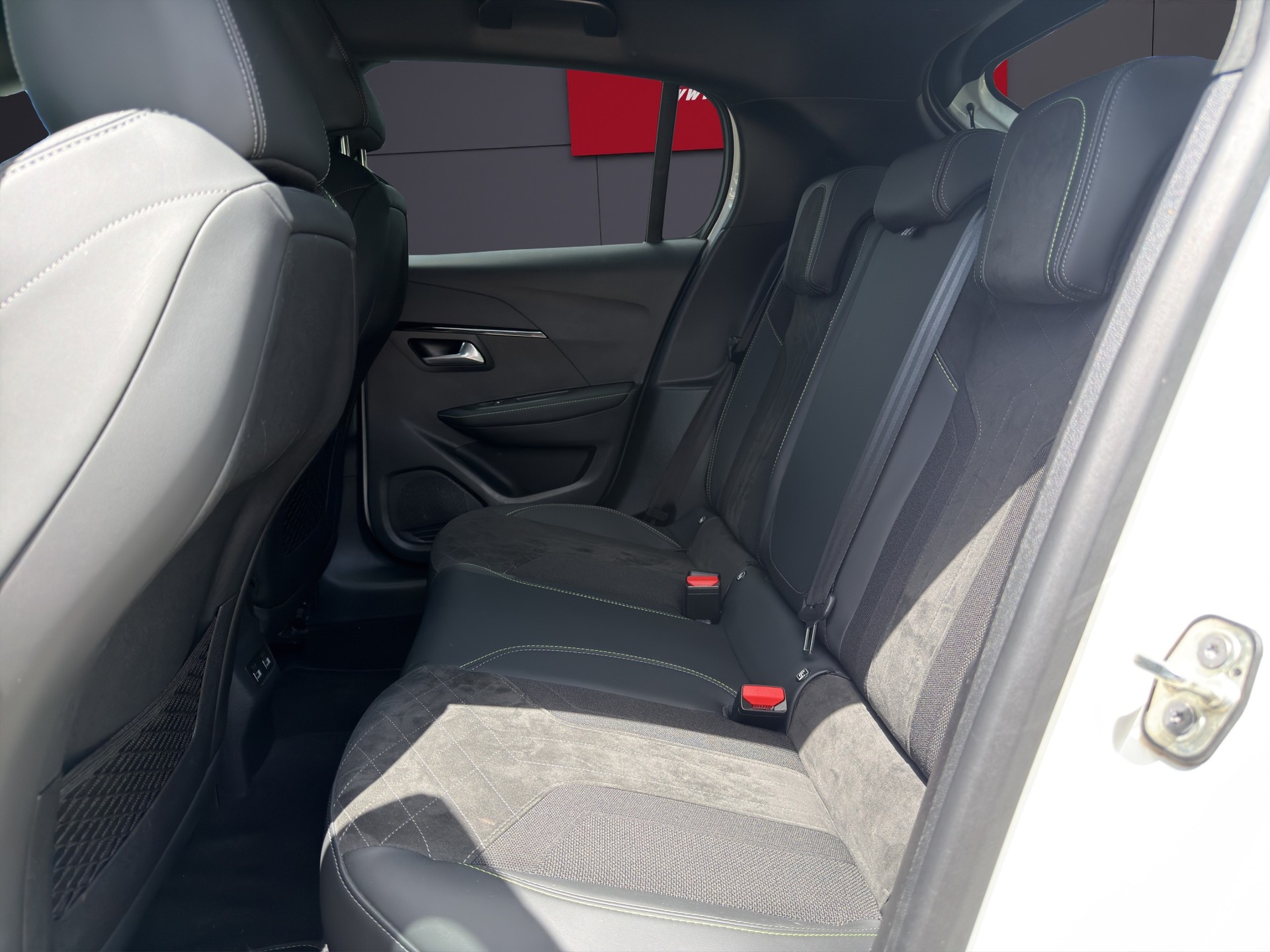 PEUGEOT 208 Elektrik GT Pack-image-6