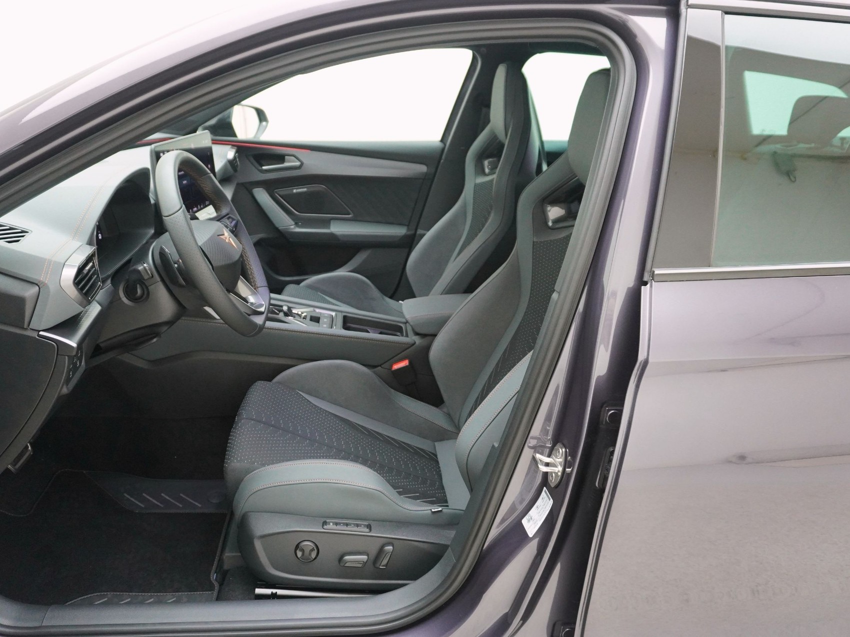 CUPRA Leon ST 2.0 TSI Extreme 4Drive DSG-image-15