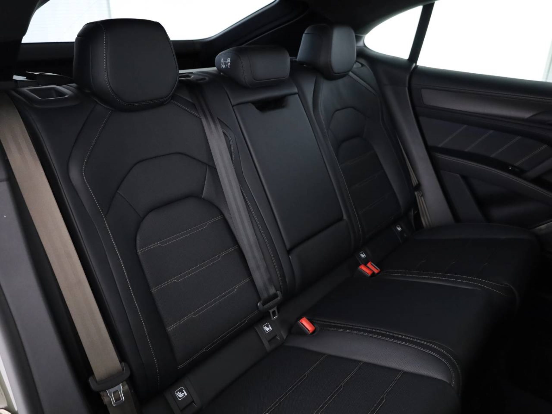 PORSCHE Cayenne Turbo Coupé Electric-image-17