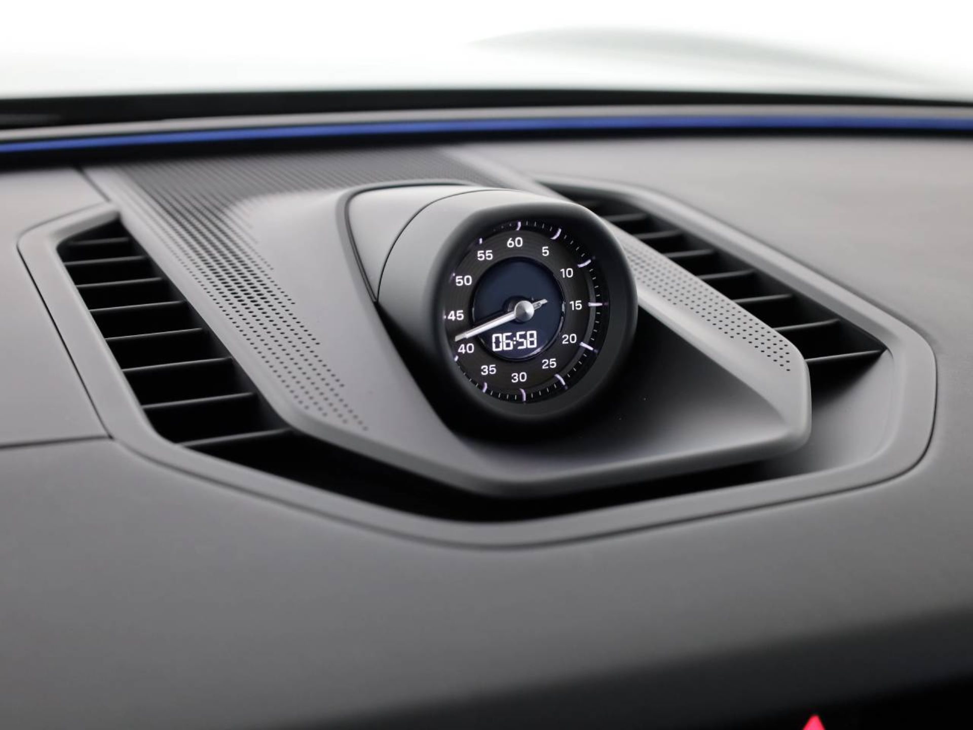 PORSCHE Cayenne Turbo Coupé Electric-image-13
