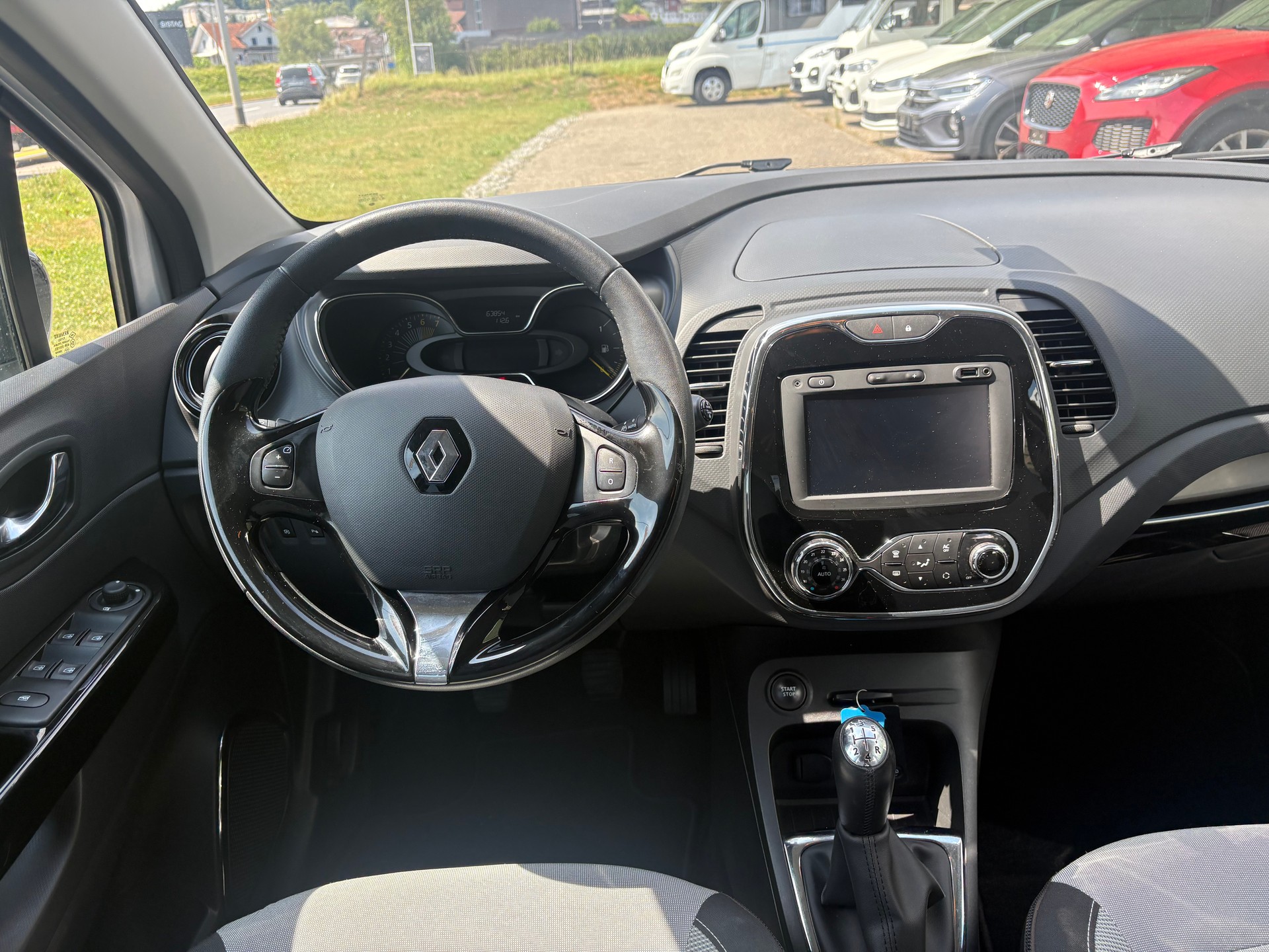 RENAULT Captur 0.9 12V Privilège-image-12