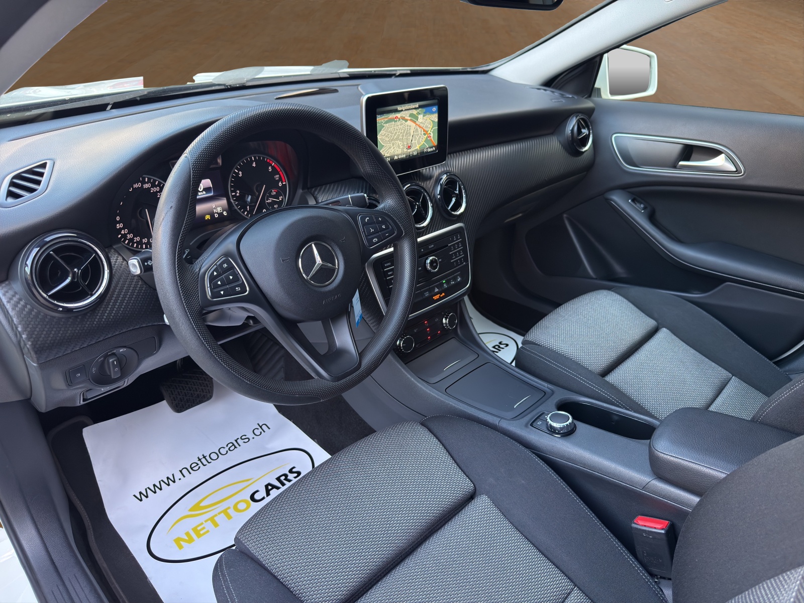 MERCEDES-BENZ GLA 200 CDI Swiss Star Edition 4Matic 7G-DCT-image-8