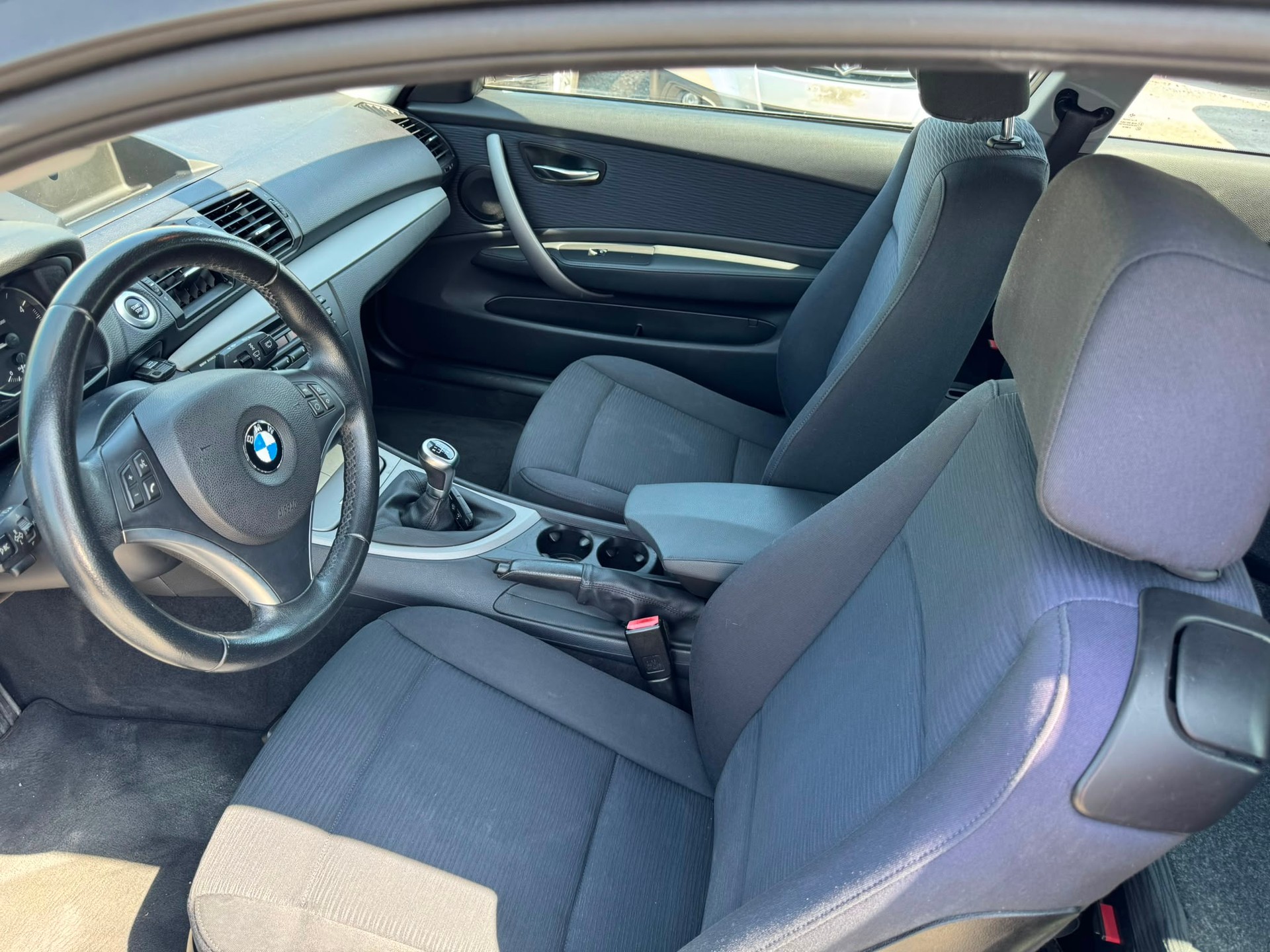 BMW 118d Dynamic Edition-image-11