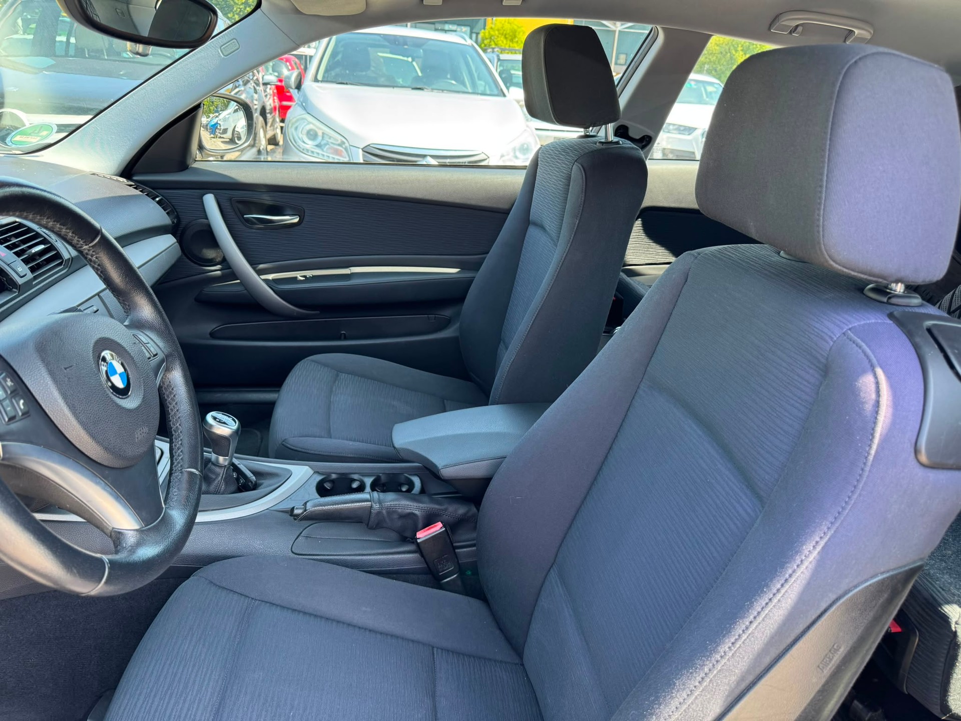 BMW 118d Dynamic Edition-image-9