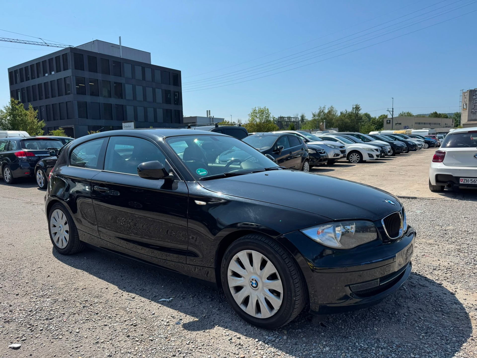BMW 118d Dynamic Edition-image-2