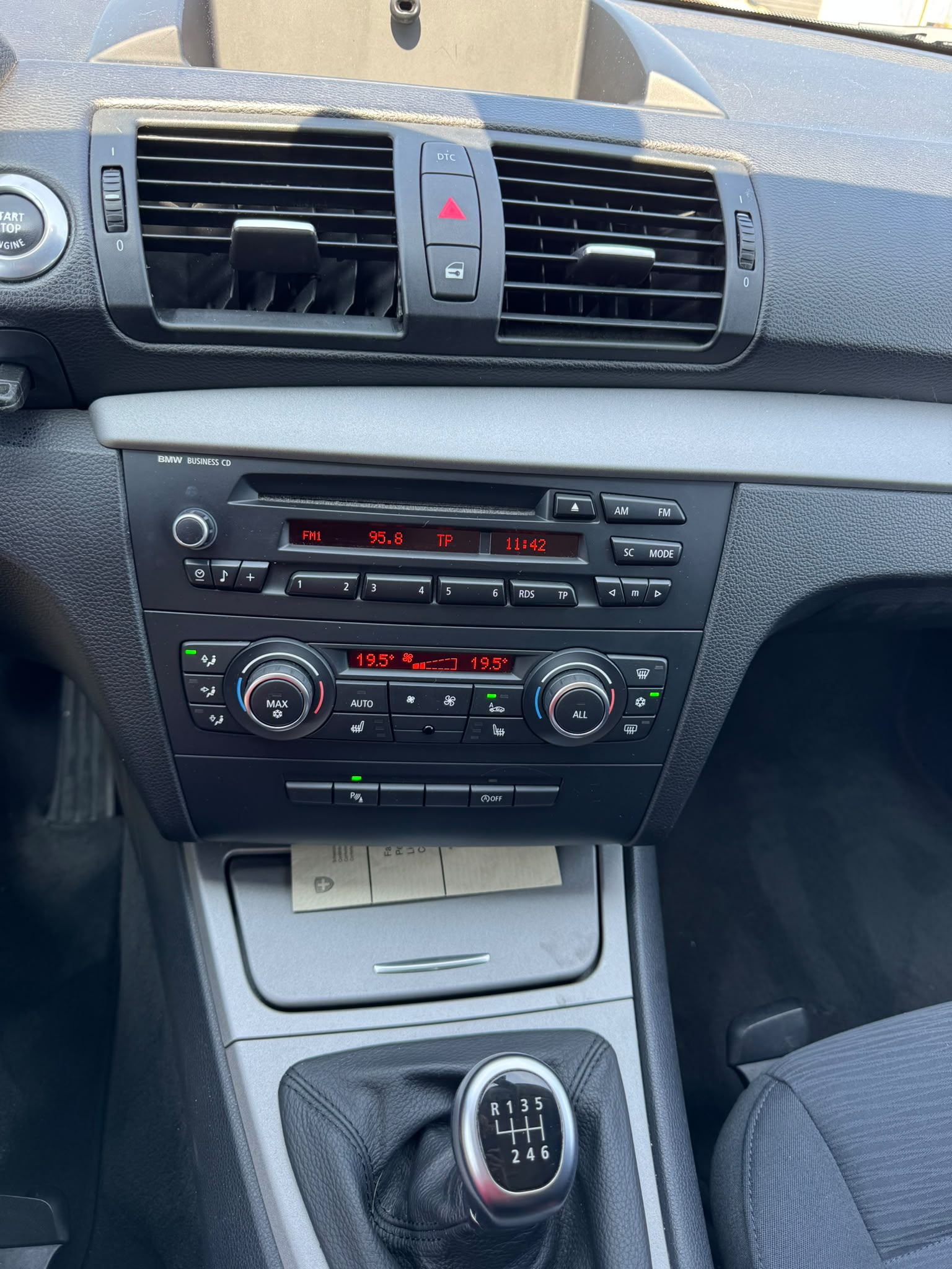 BMW 118d Dynamic Edition-image-7