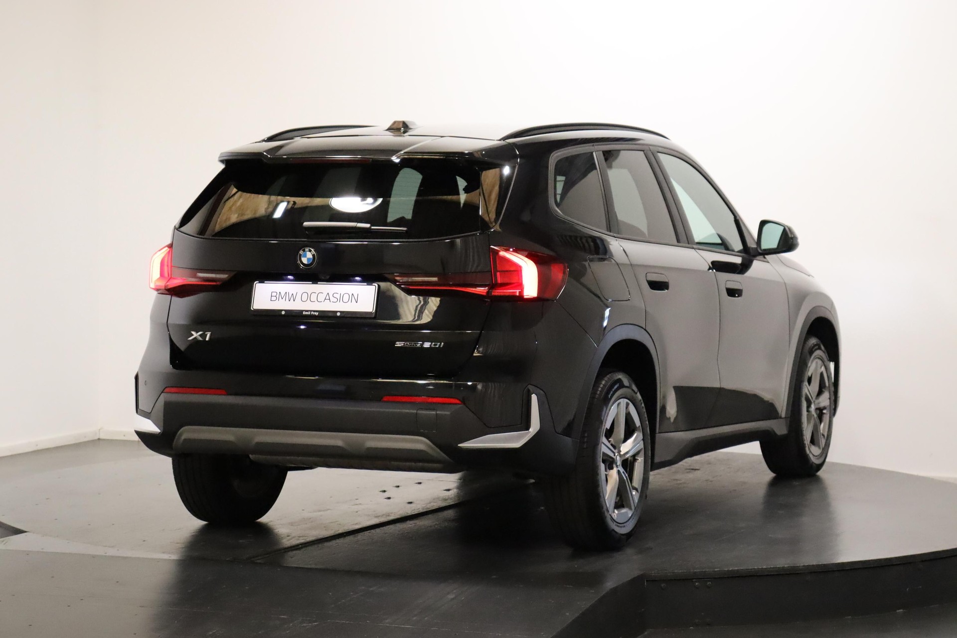 BMW X1 20i sDrive-image-1