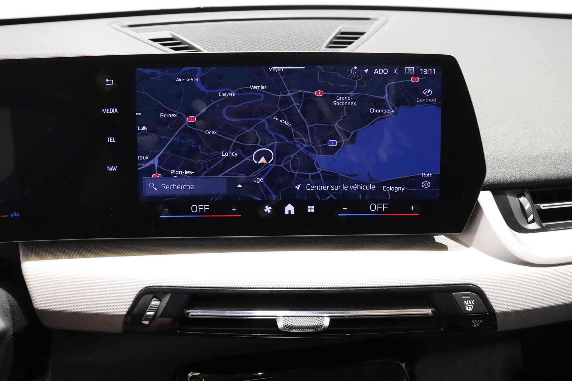 BMW X1 20i sDrive-image-15