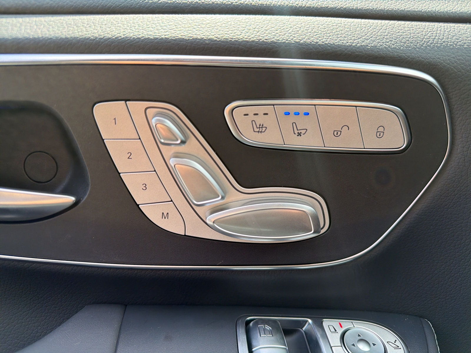 MERCEDES-BENZ V 300 d lang 4Matic Exclusive 9G-Tronic-image-27