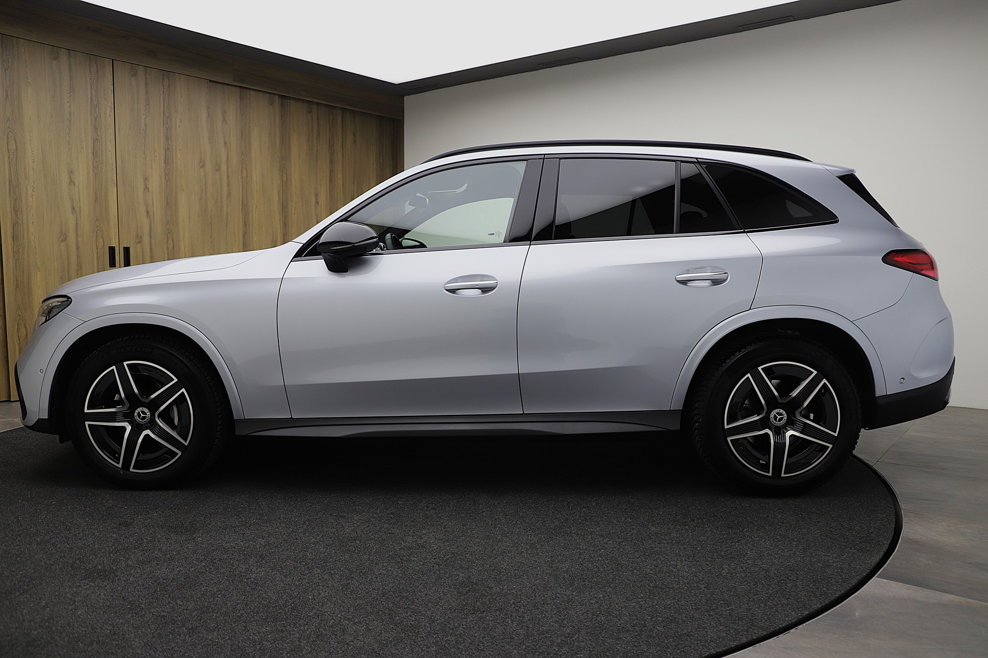 MERCEDES-BENZ GLC 300 d 4Matic 9G-Tronic AMG Line Premium und Night Paket-image-2