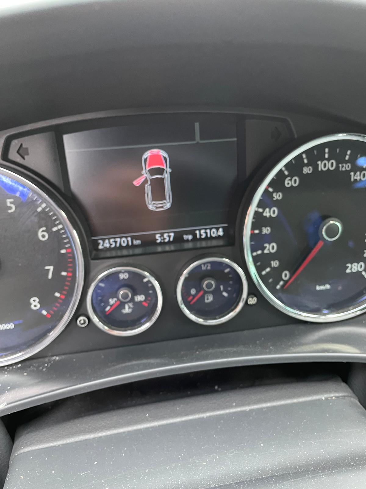 VW Touareg 4.2 V8 FSI Automatic-image-5