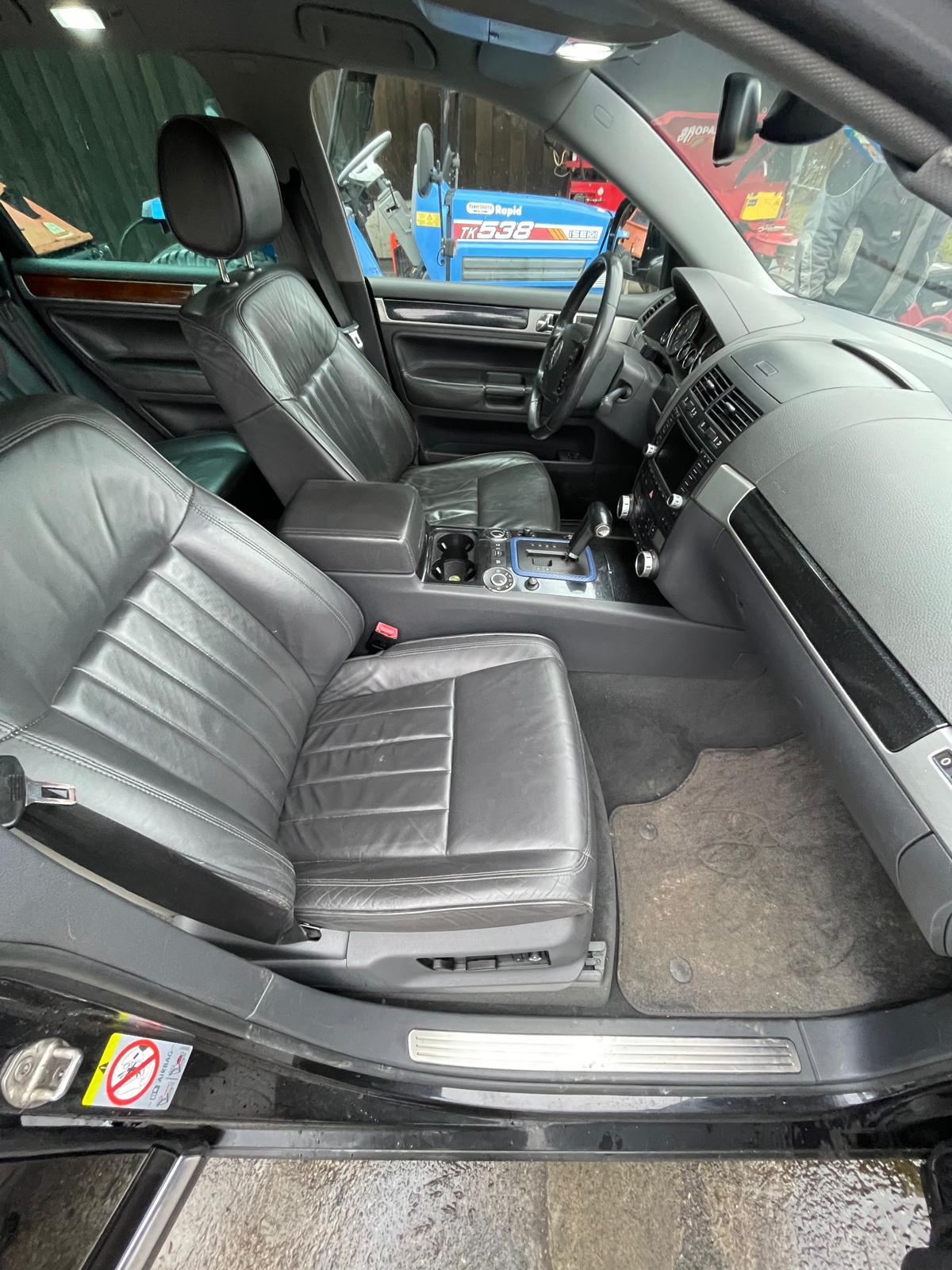 VW Touareg 4.2 V8 FSI Automatic-image-1
