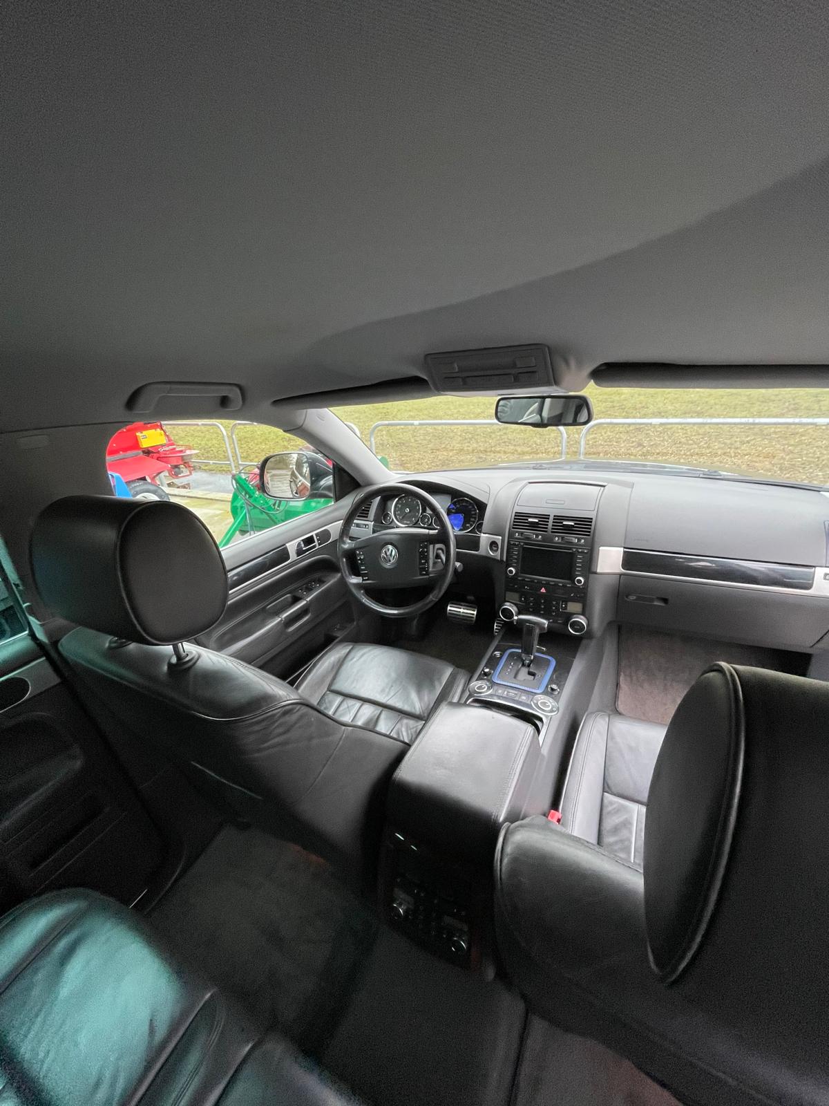 VW Touareg 4.2 V8 FSI Automatic-image-2