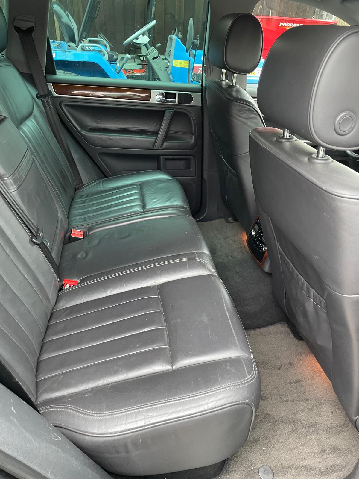 VW Touareg 4.2 V8 FSI Automatic-image-3