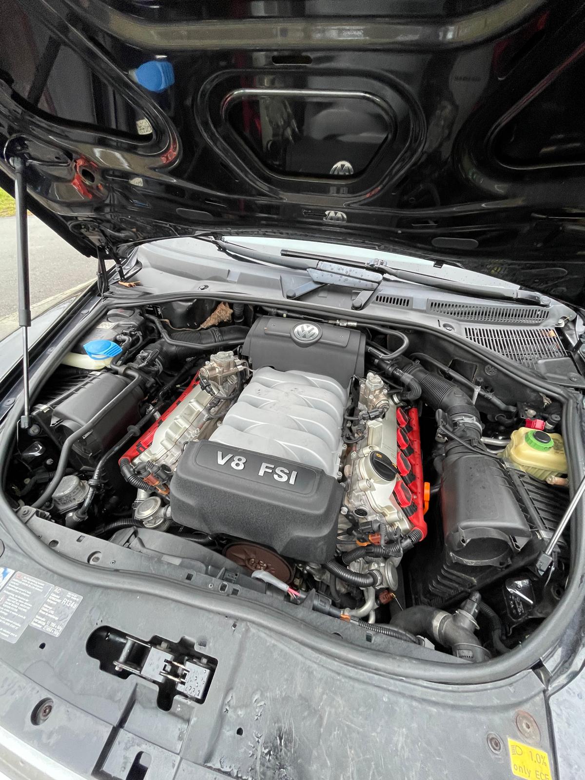 VW Touareg 4.2 V8 FSI Automatic-image-6