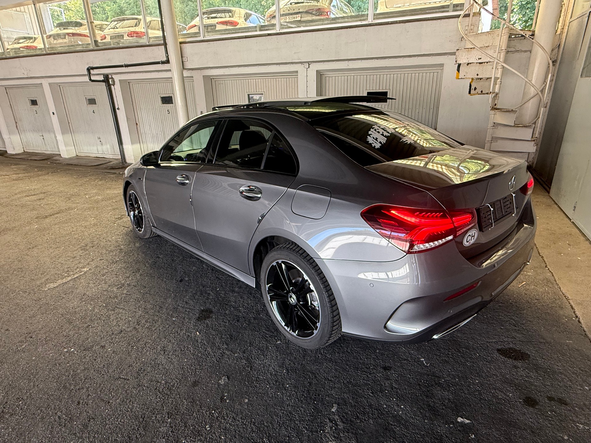 MERCEDES-BENZ A 250e AMG Line 8G-DCT-image-3