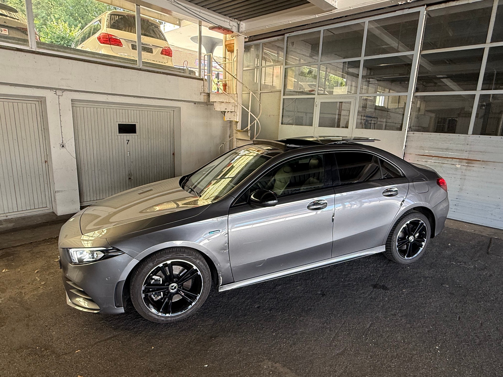 MERCEDES-BENZ A 250e AMG Line 8G-DCT-image-0