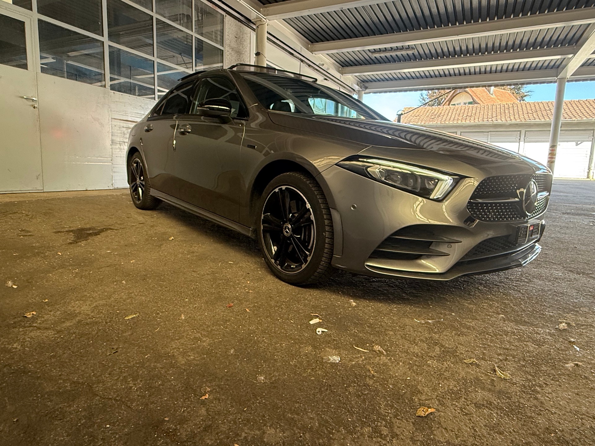 MERCEDES-BENZ A 250e AMG Line 8G-DCT-image-8