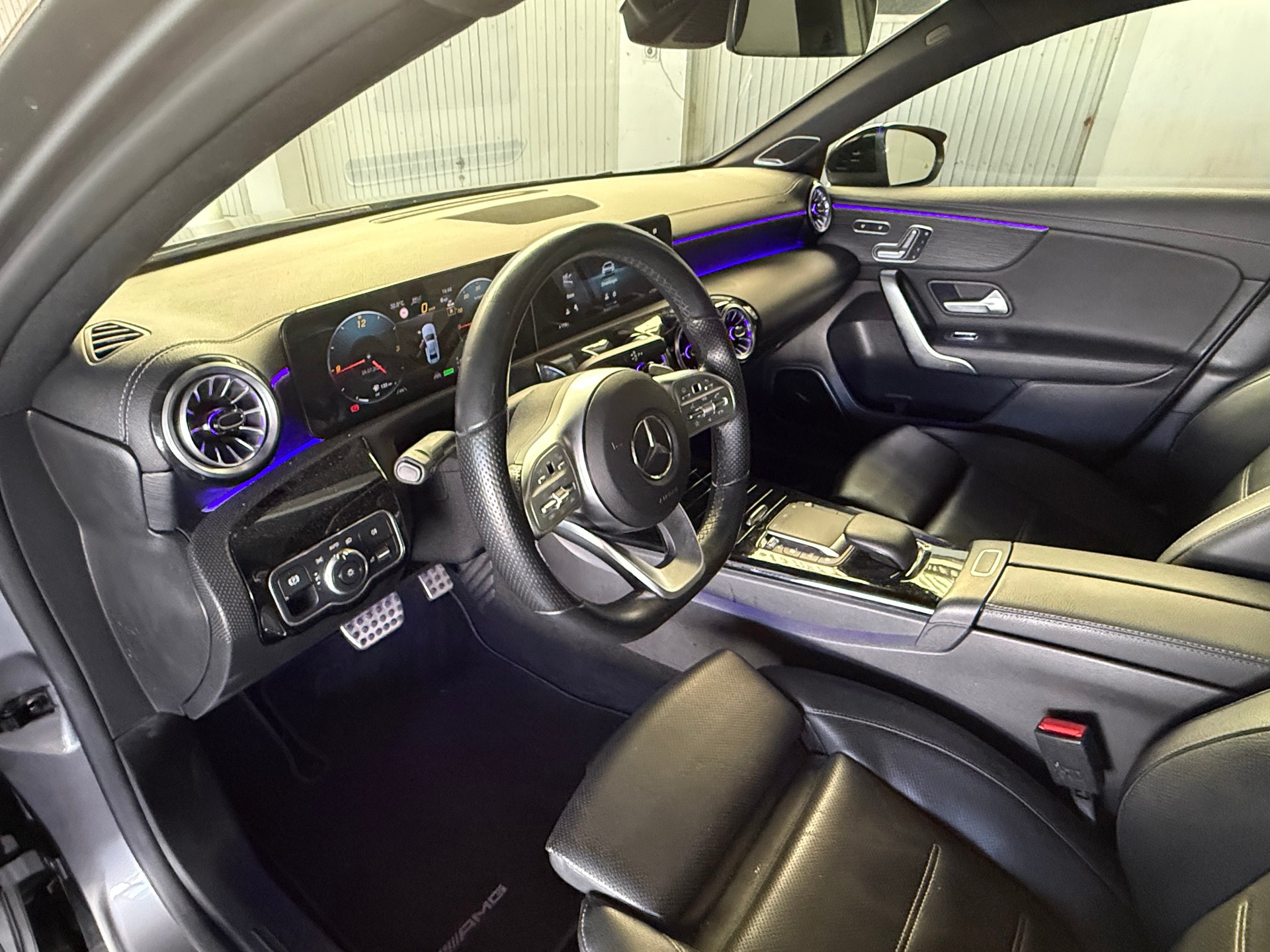 MERCEDES-BENZ A 250e AMG Line 8G-DCT-image-11