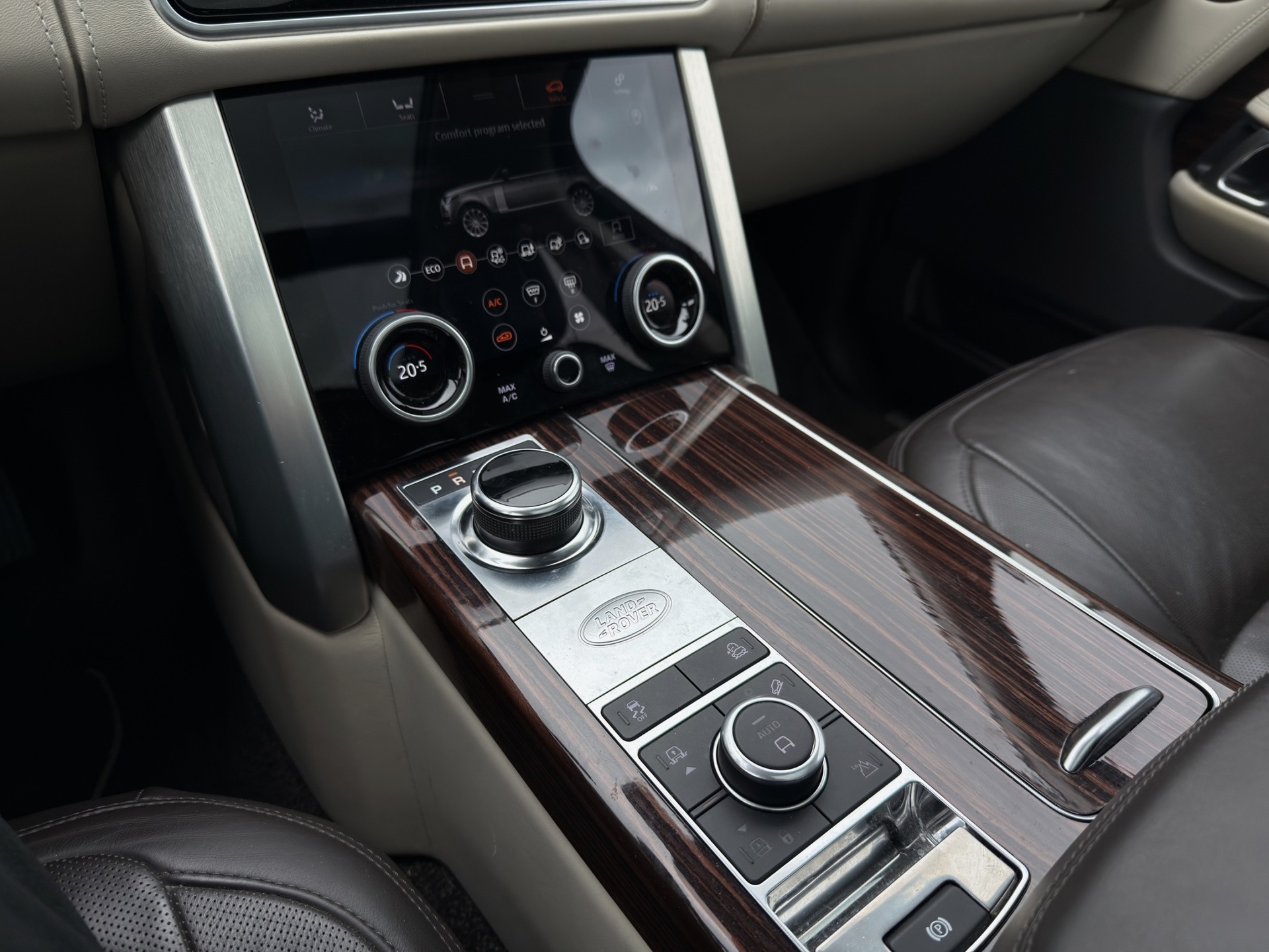 LAND ROVER Range Rover 4.4 SDV8 Autobiography Automatic-image-16