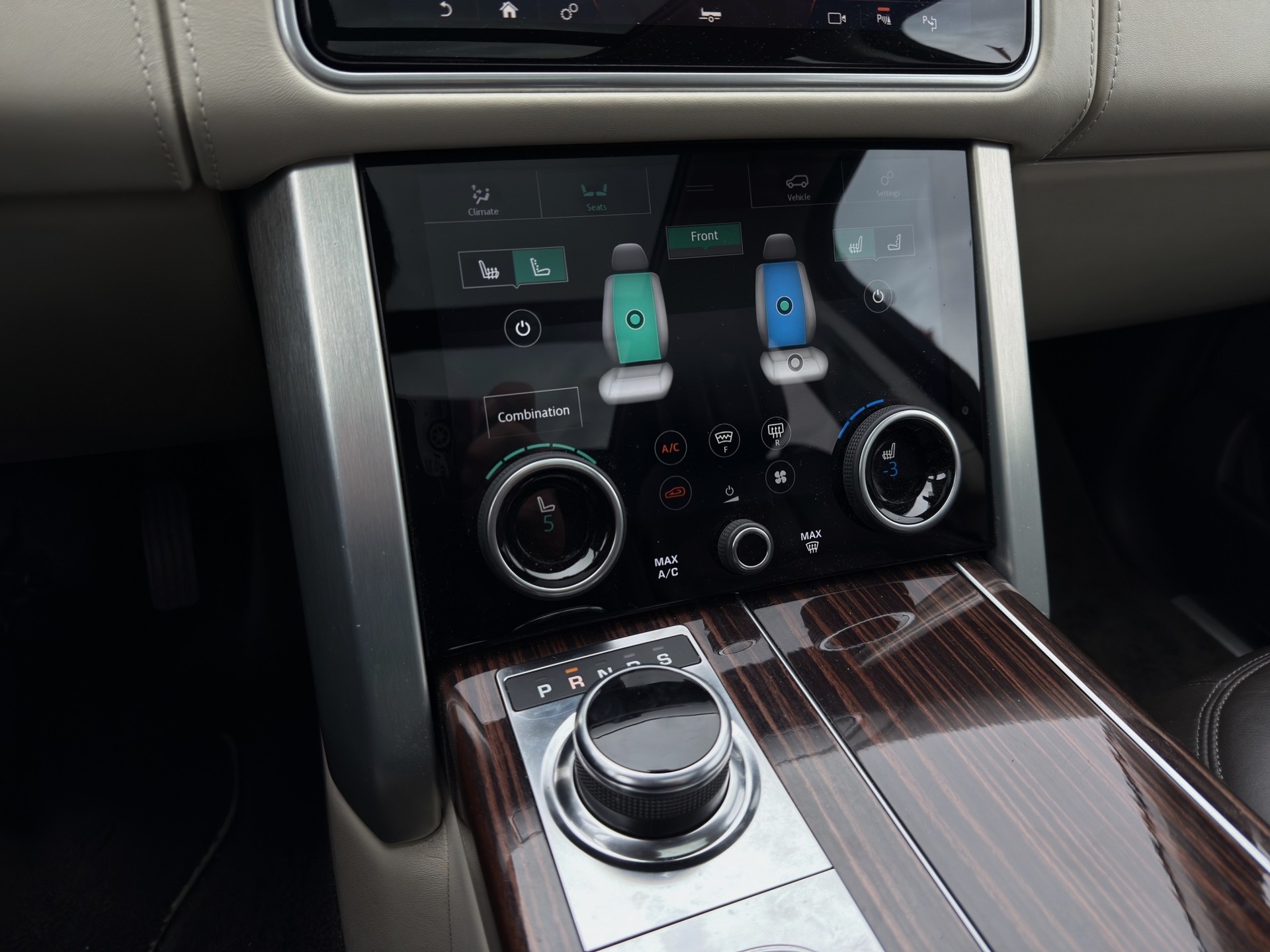 LAND ROVER Range Rover 4.4 SDV8 Autobiography Automatic-image-17