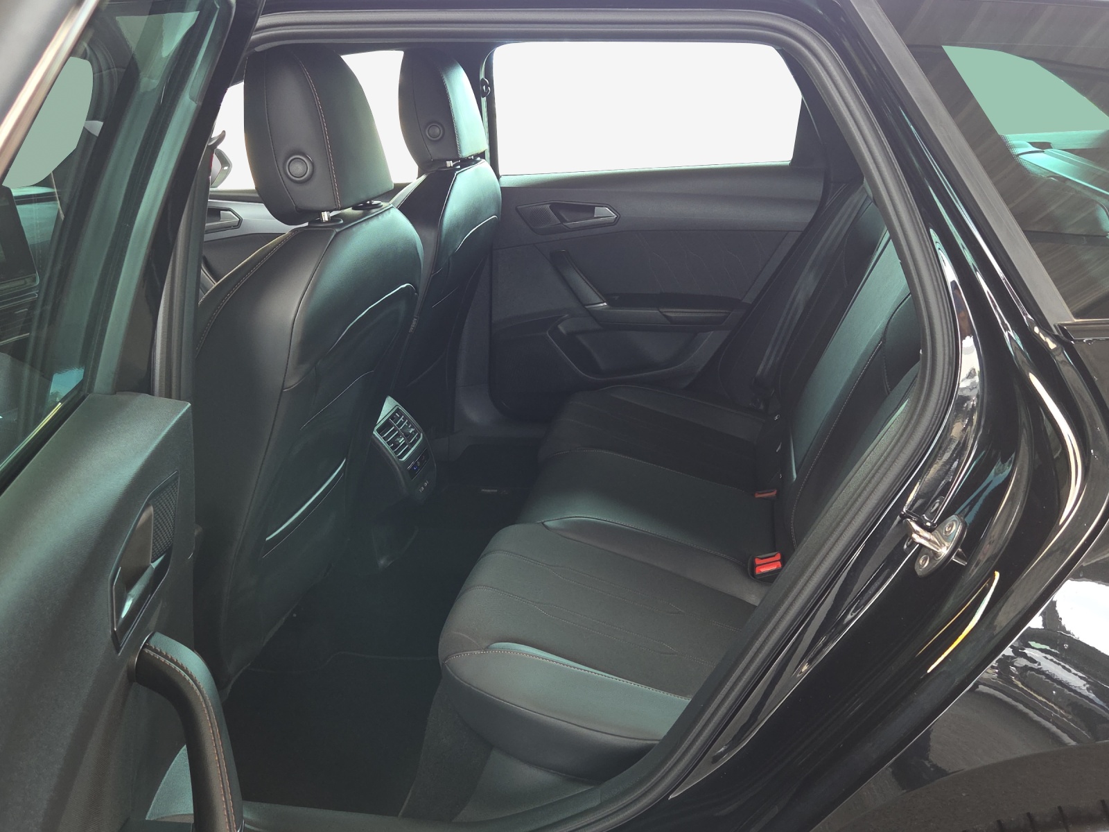 CUPRA LEON ST 1.5 eTSI DSG-image-11